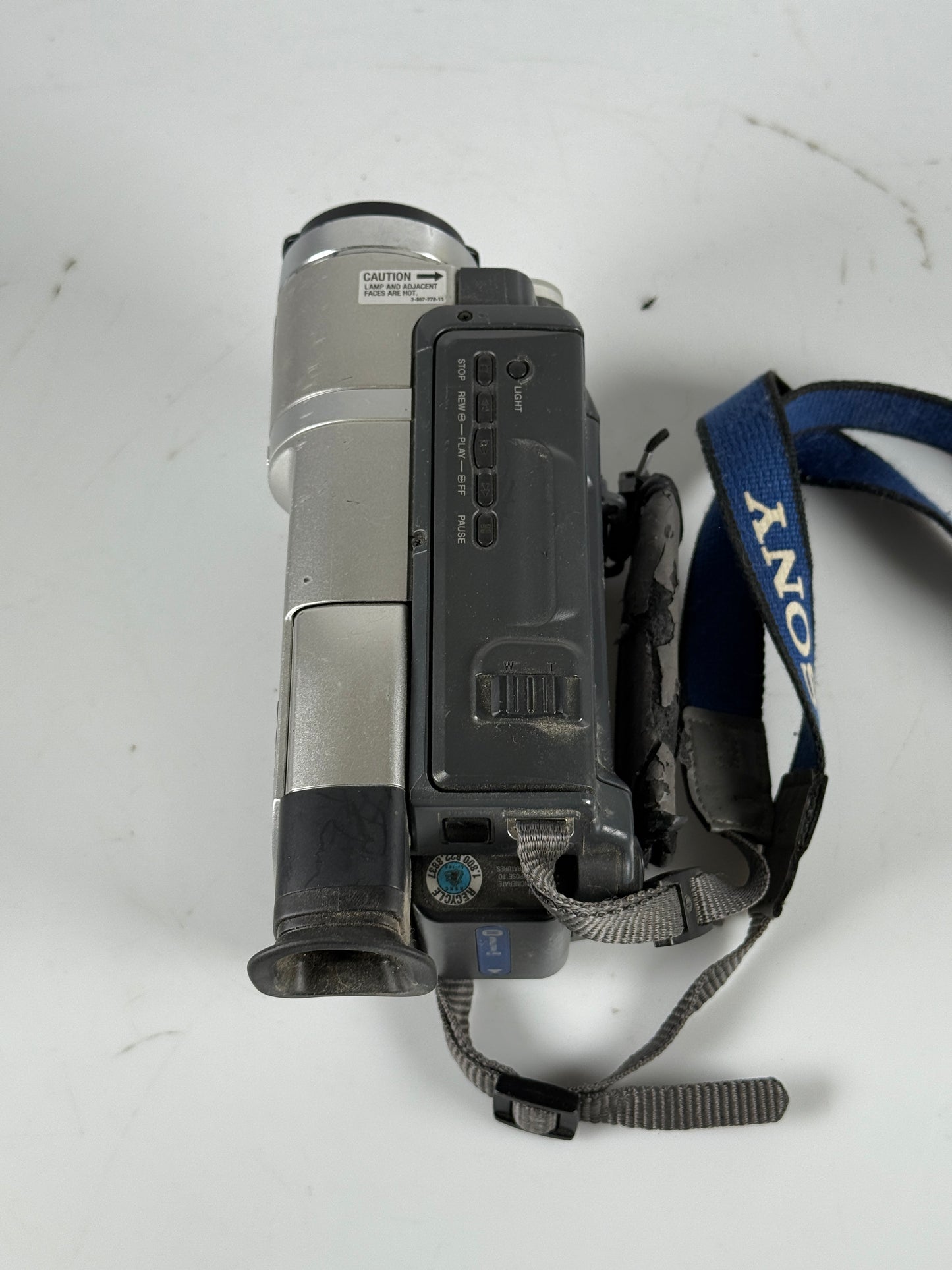 Sony CCD-TRV308 Hi8 Analog Camcorder - Record Transfer Watch Video 8