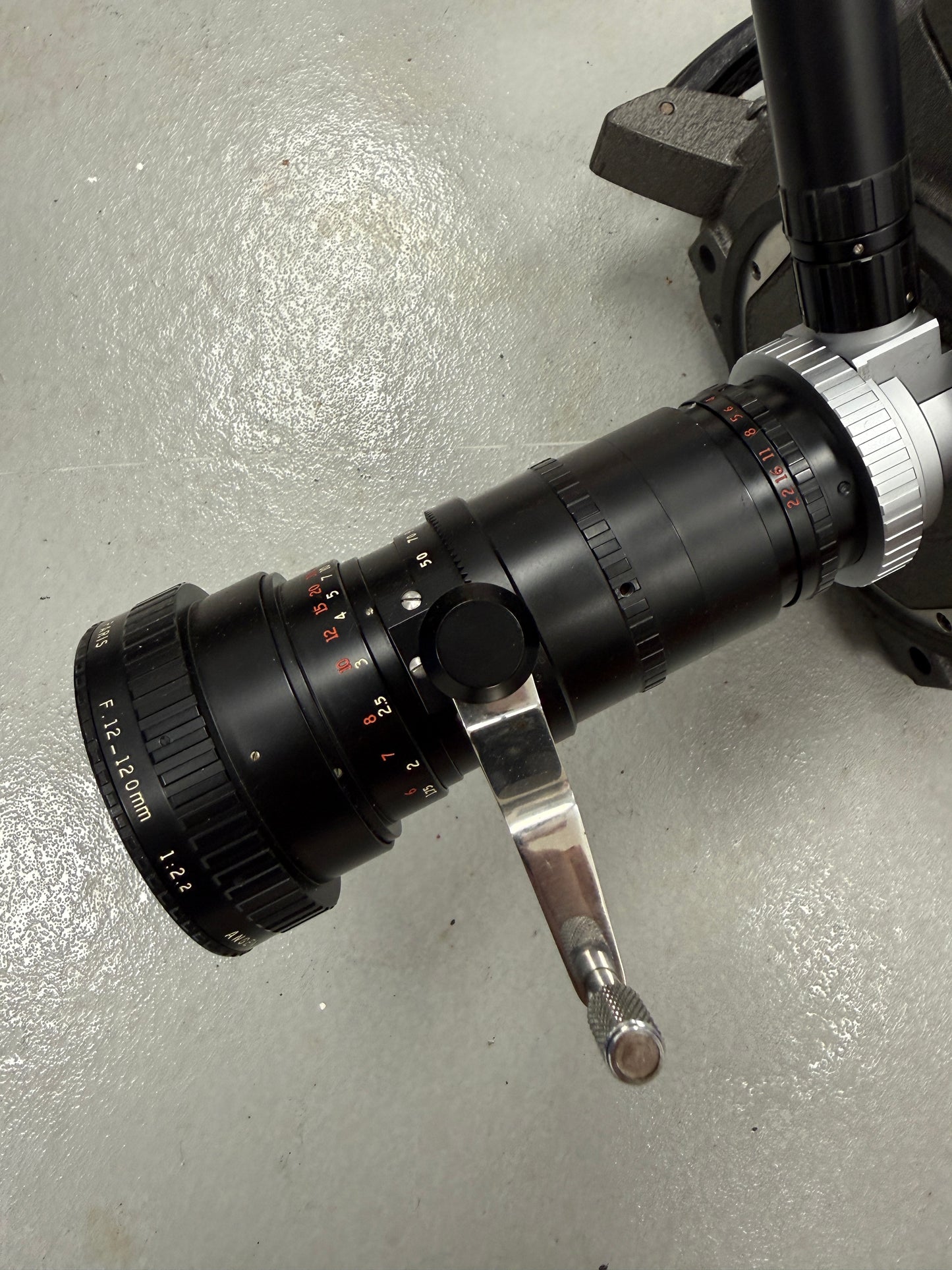 BACH Auricon Pro-600 16mm Cinema Sound Camera w/ angenieux 12-120mm lens