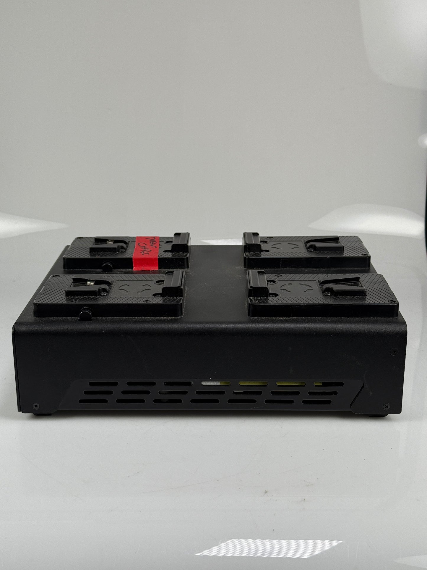 Core Q4 Fleet Gold Mount Quad Position 3-Stud Simultaneous Fast Charger