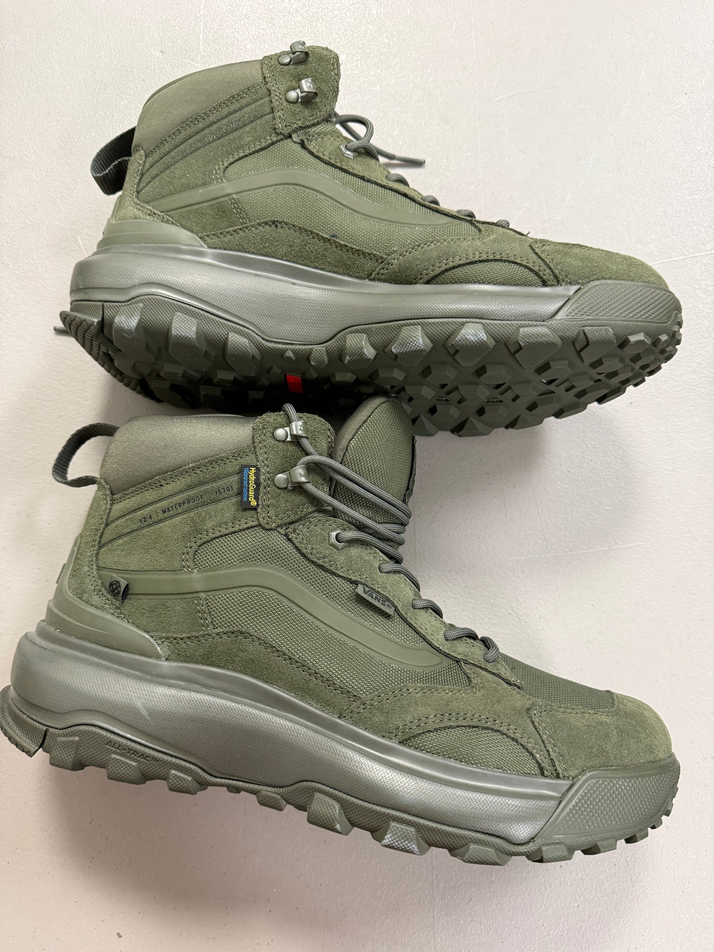 VANS Mens Size 11.5 MTE Gore Tex Green Boots Waterproof