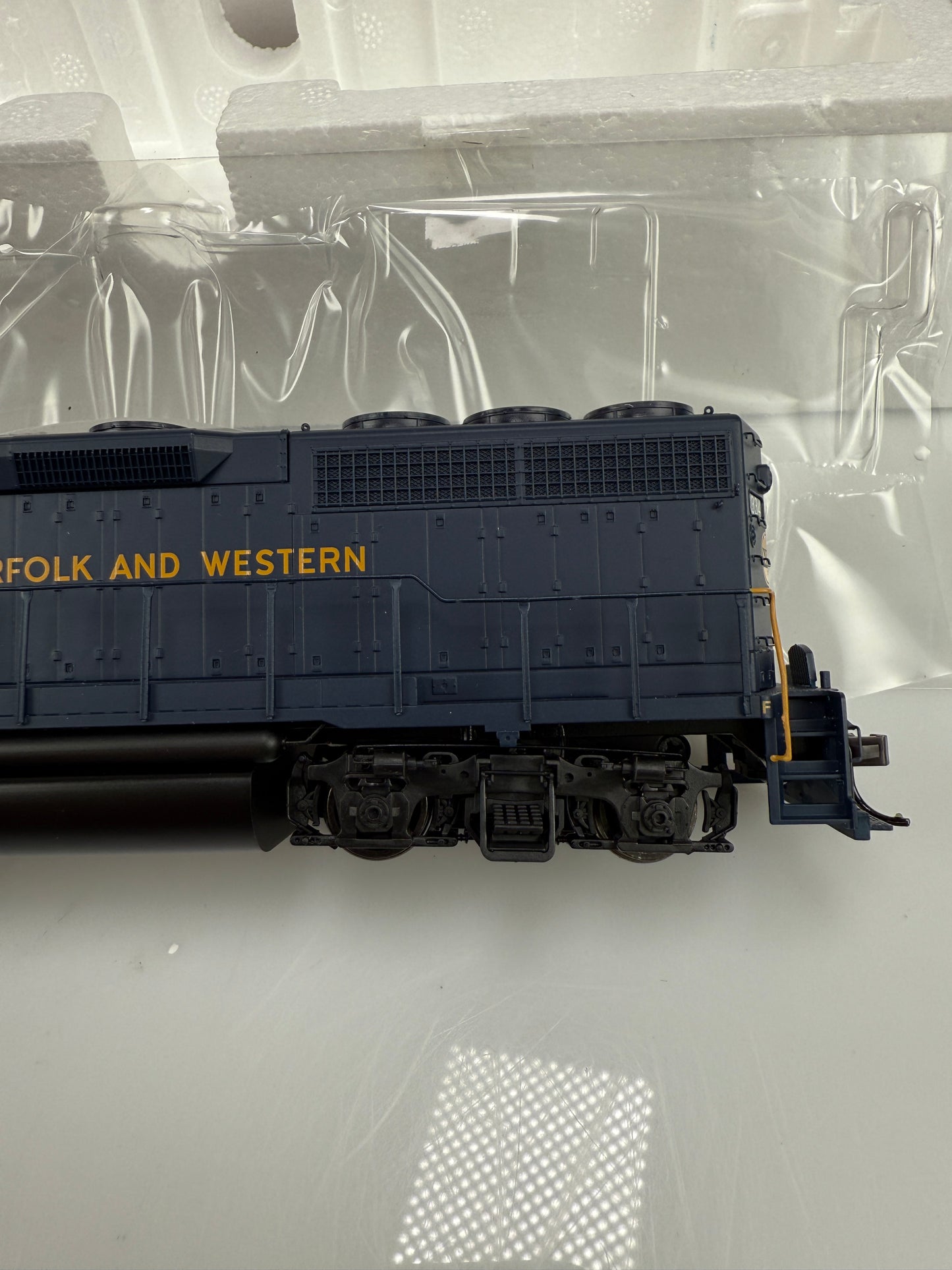 Atlas DCC System 8944 HO GP-40 High Nose Norfolk Western - 1334 Locomotive