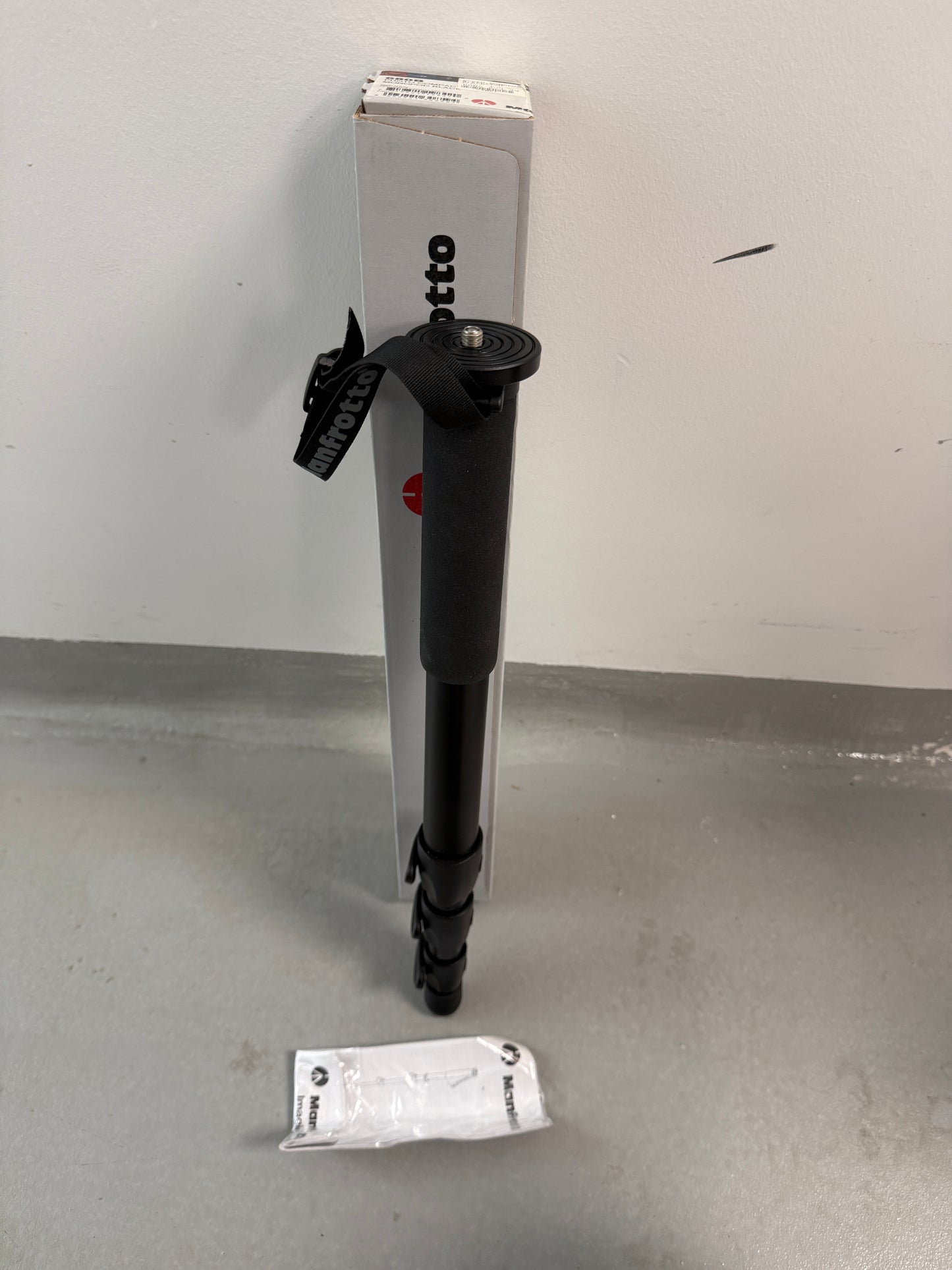 Manfrotto 680B Compact Professional Photo 4-Section Monopod