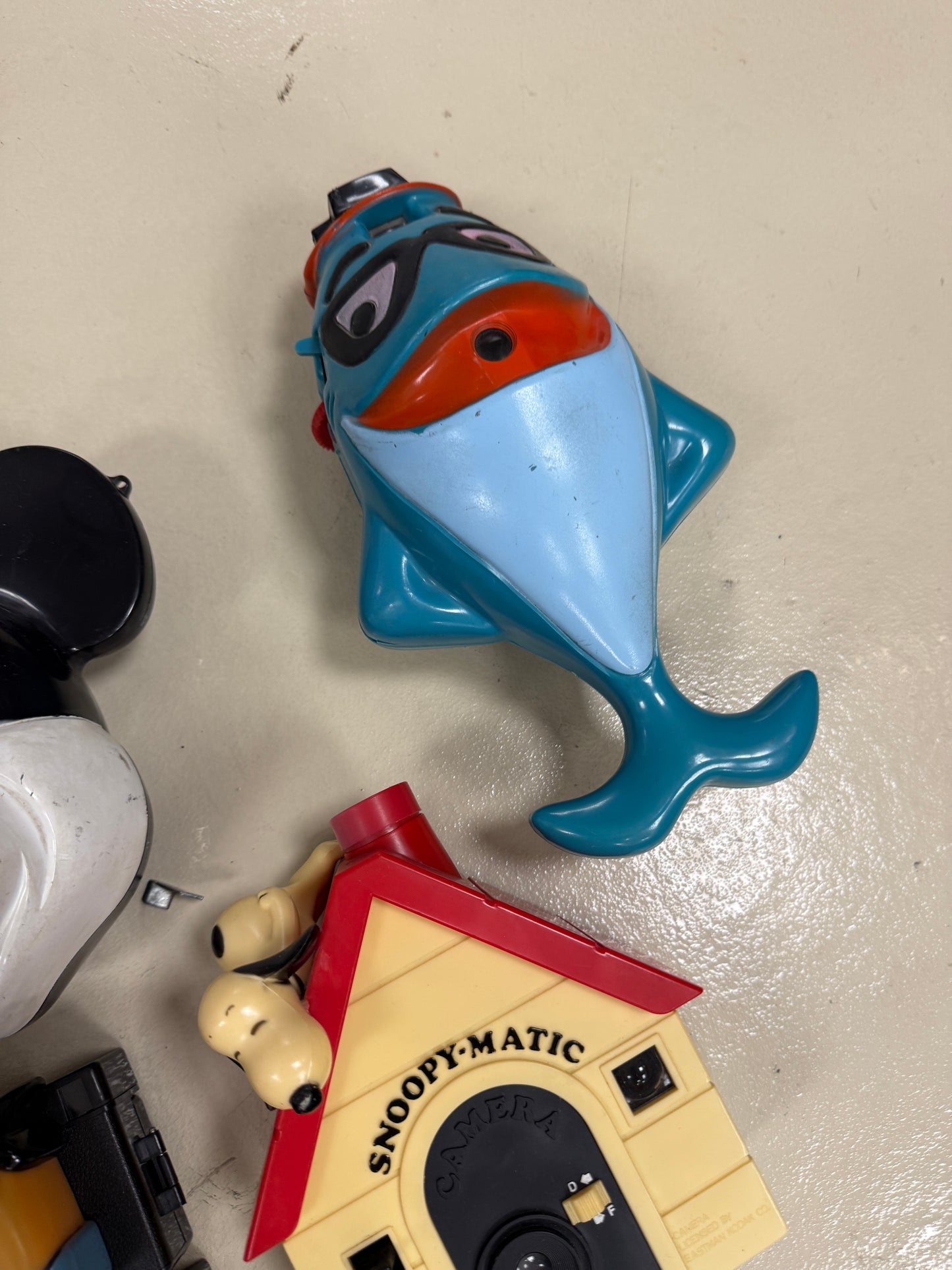 Large lot of Rare Vintage film cameras Charlie tuna, snoopy, Mickey, bugs bunny