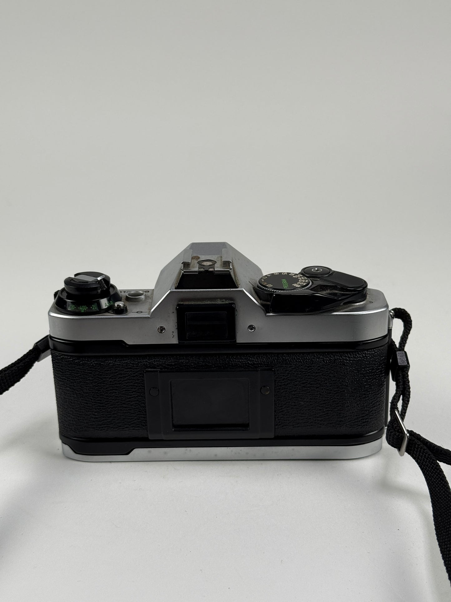 CANON AE-1 PROGRAM chrome SLR 35mm Film Camera with 50mm f1.8 FD KIT