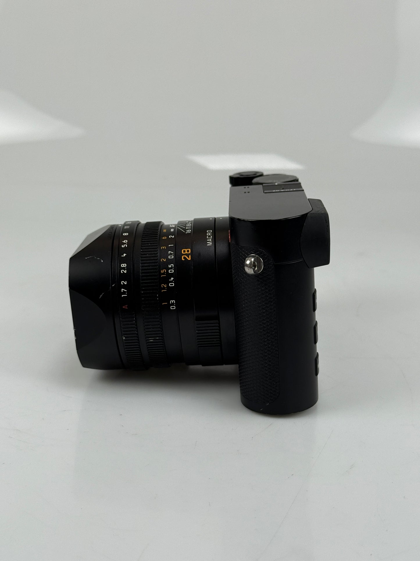 Leica Q2 Digital Camera 47.3MP w/28mm f1.7 ASPH Summilux Lens #19050