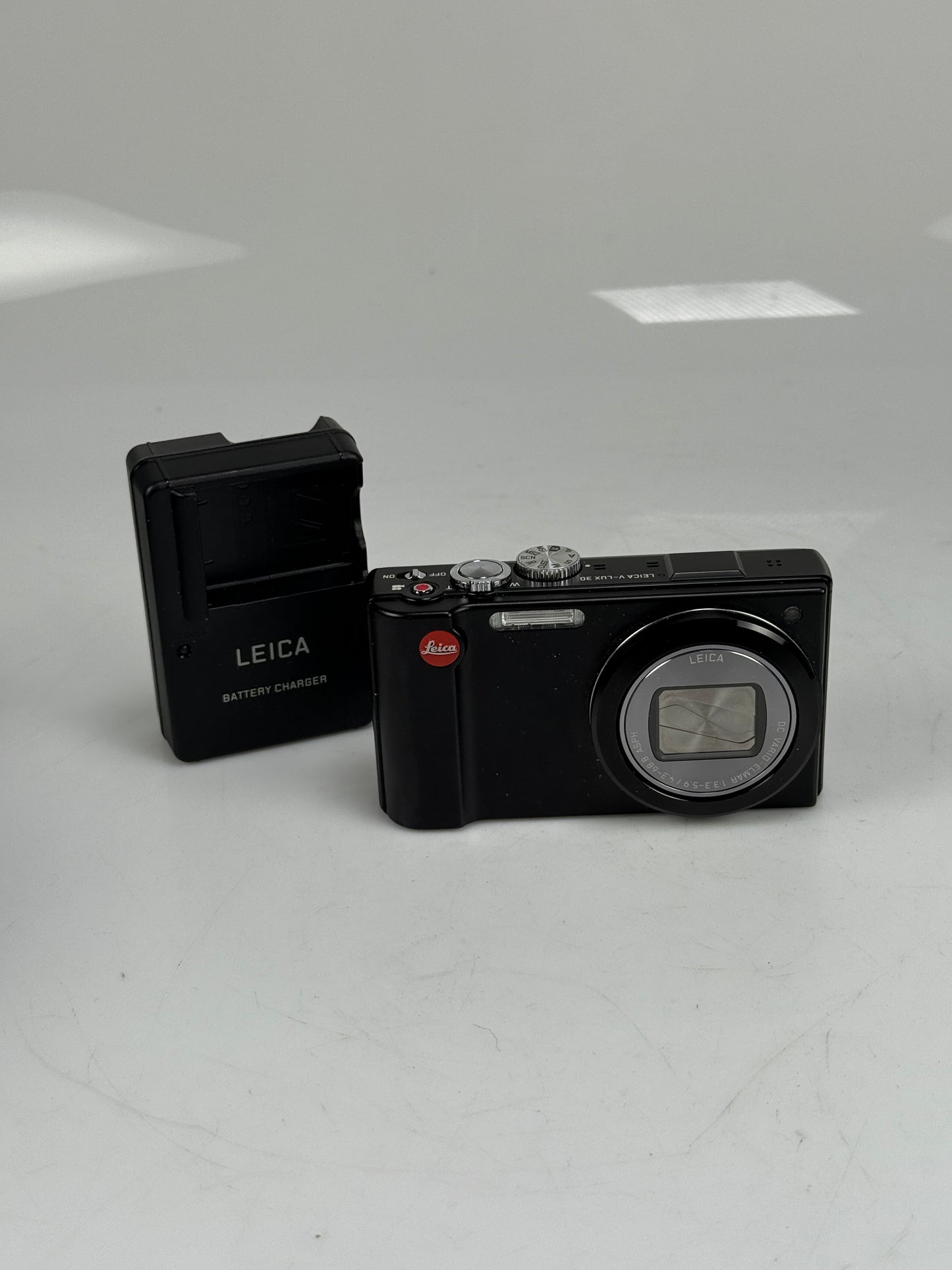 Leica V-Lux 30 14.1MP Compact Digital Camera