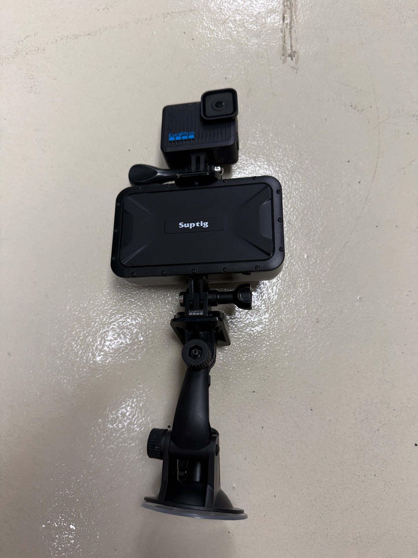 GoPro HERO 4K AMFR1 Compact Action Camera 12MP Video Rugged & Waterproof Black w/ suptig charger