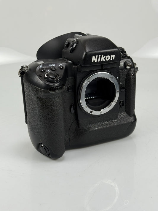 Nikon F5 AF SLR Film Camera Body with data back
