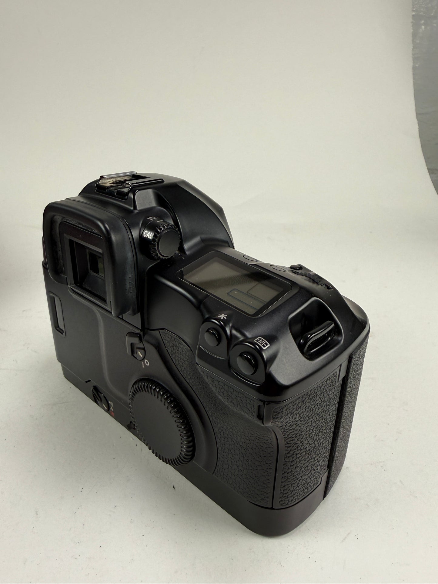 Canon EOS-3 EOS 3 35mm SLR Film Camera Body