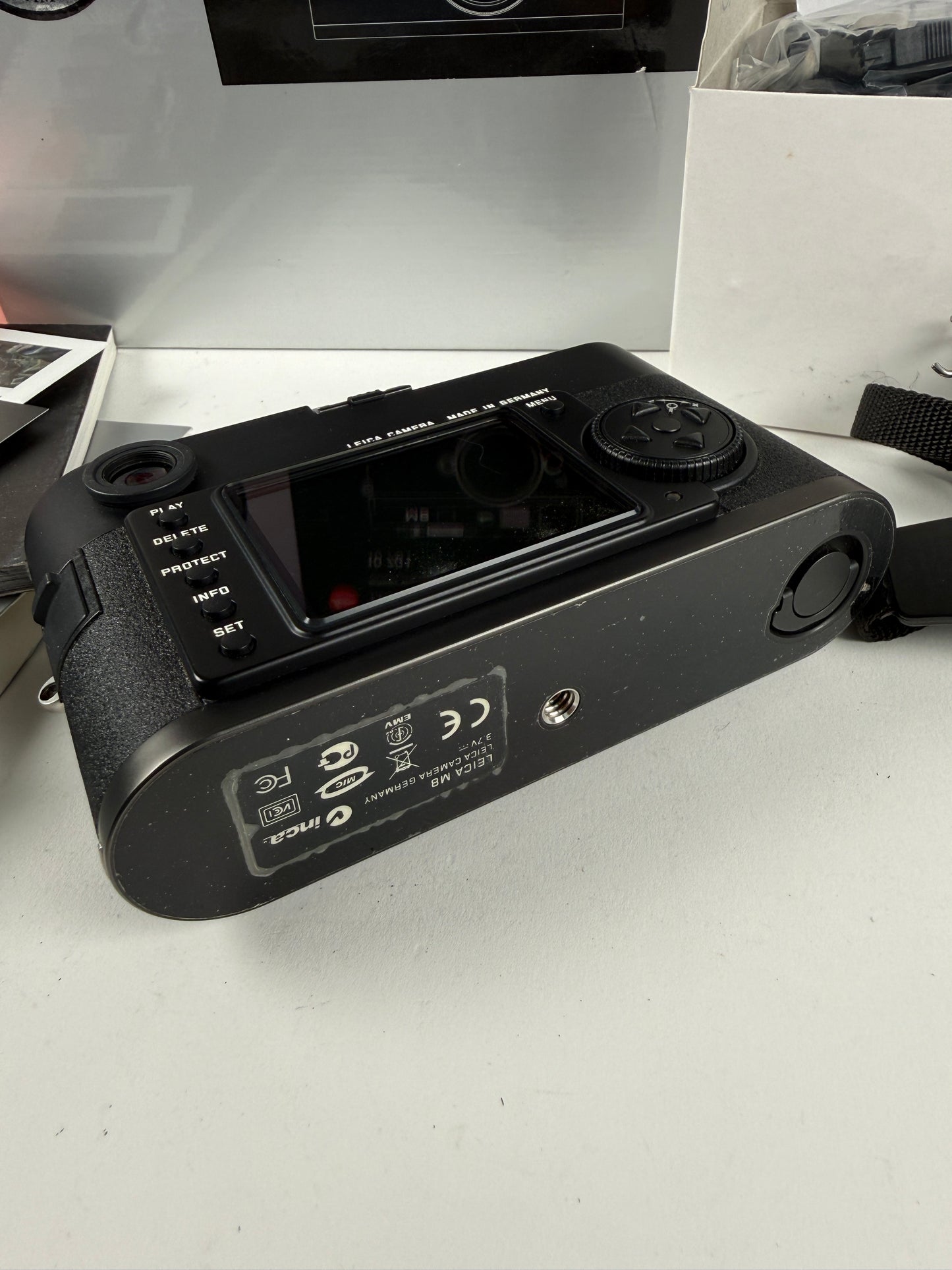 Leica M8 10.3MP Rangefinder Digital Camera Body - Black SC 4836