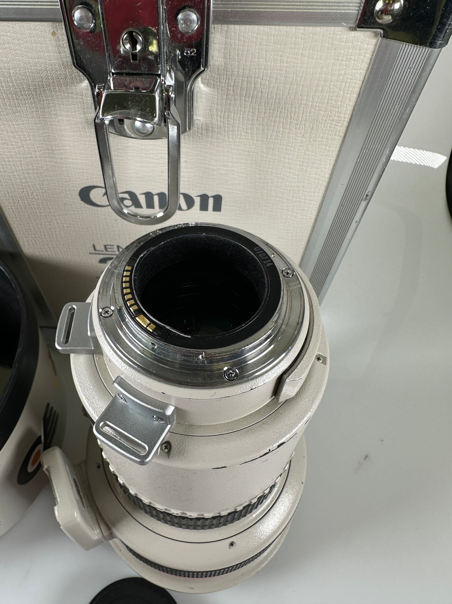 Canon EF 200mm f1.8 L Ultrasonic Camera Lens RARE