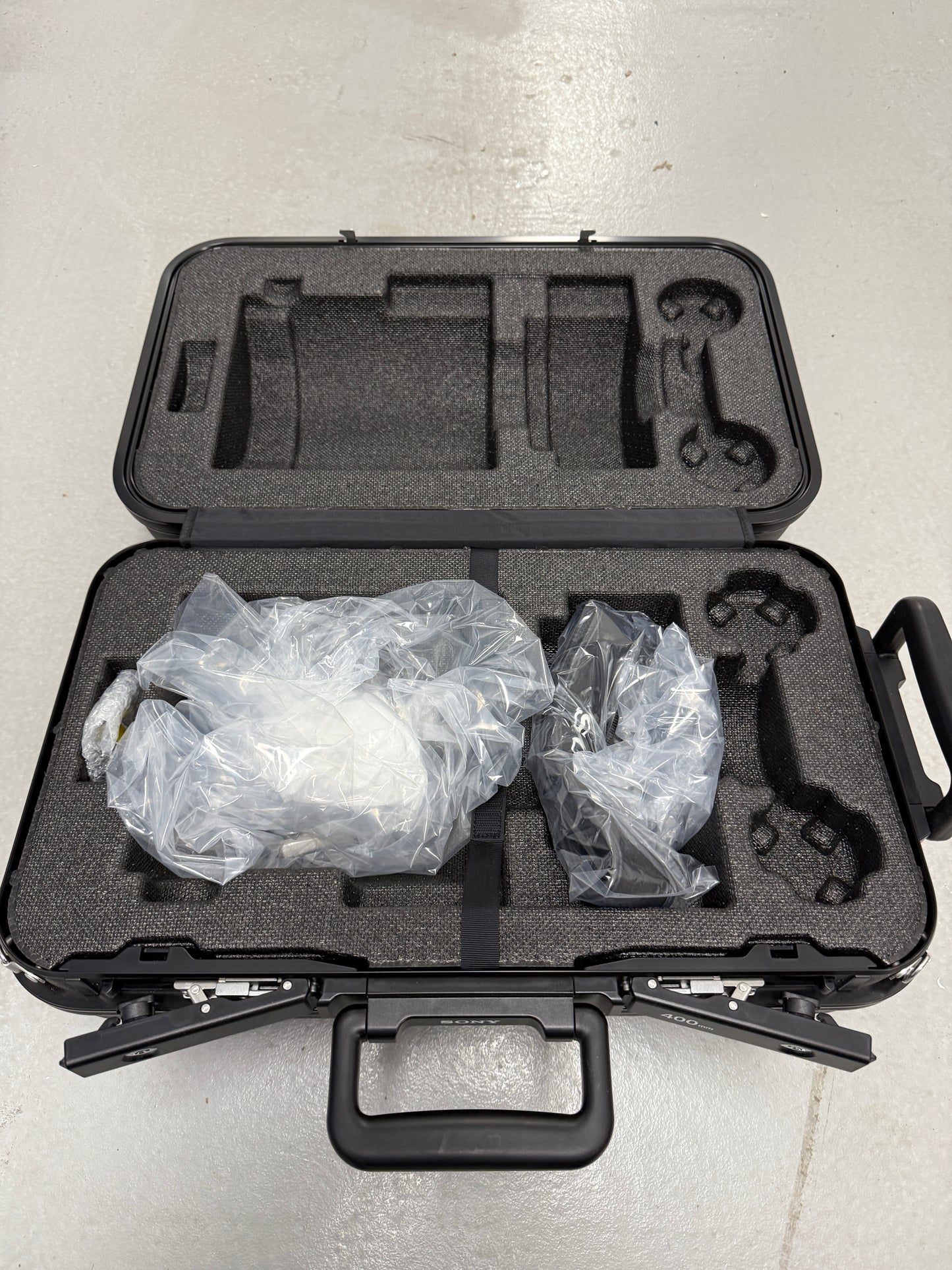 Sony 400mm f2.8 GM OSS telephoto lens hard case