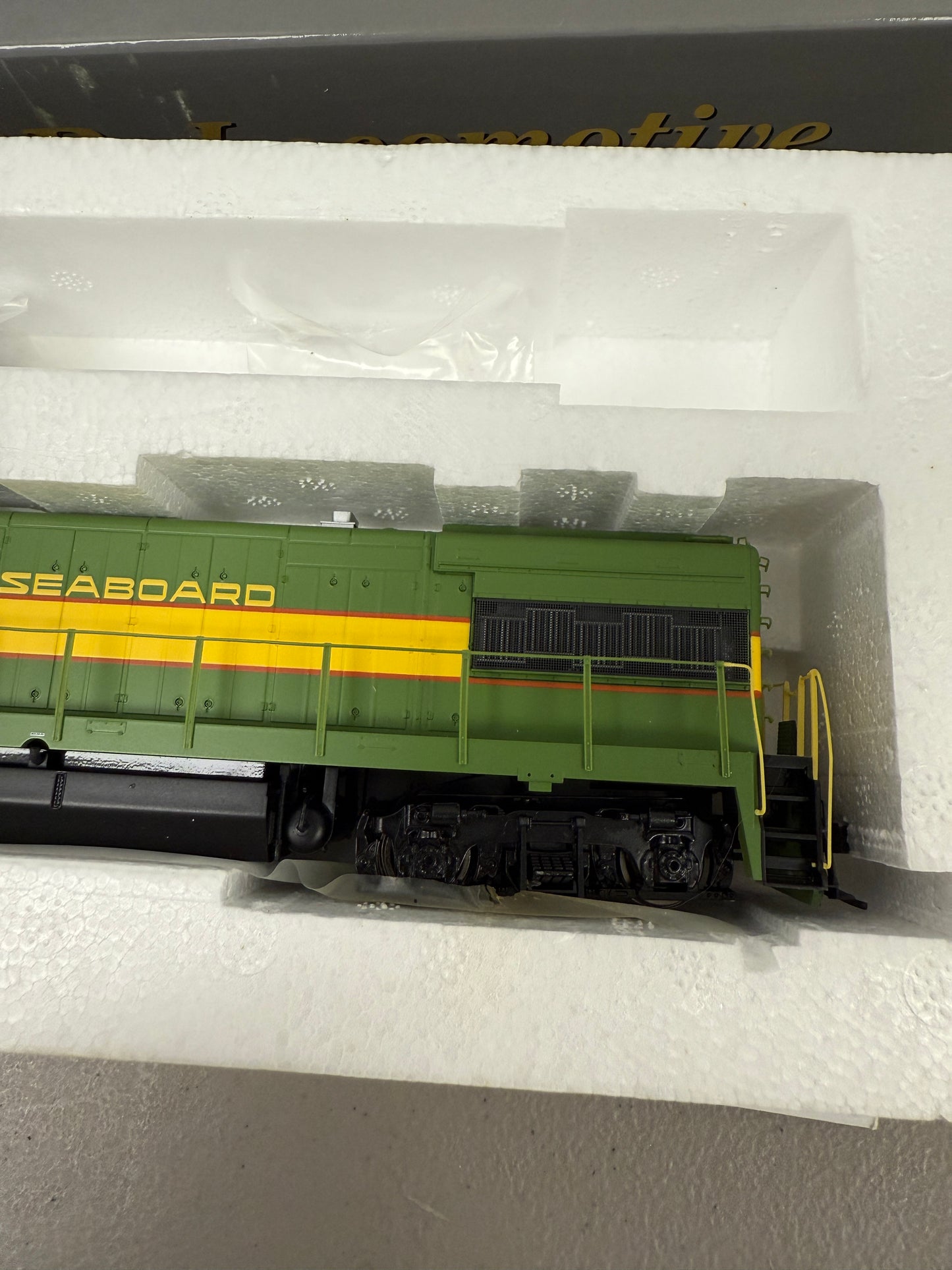 Proto 31409 U30B 2000 series locomotive HO Seaboard 803 sound & DCC