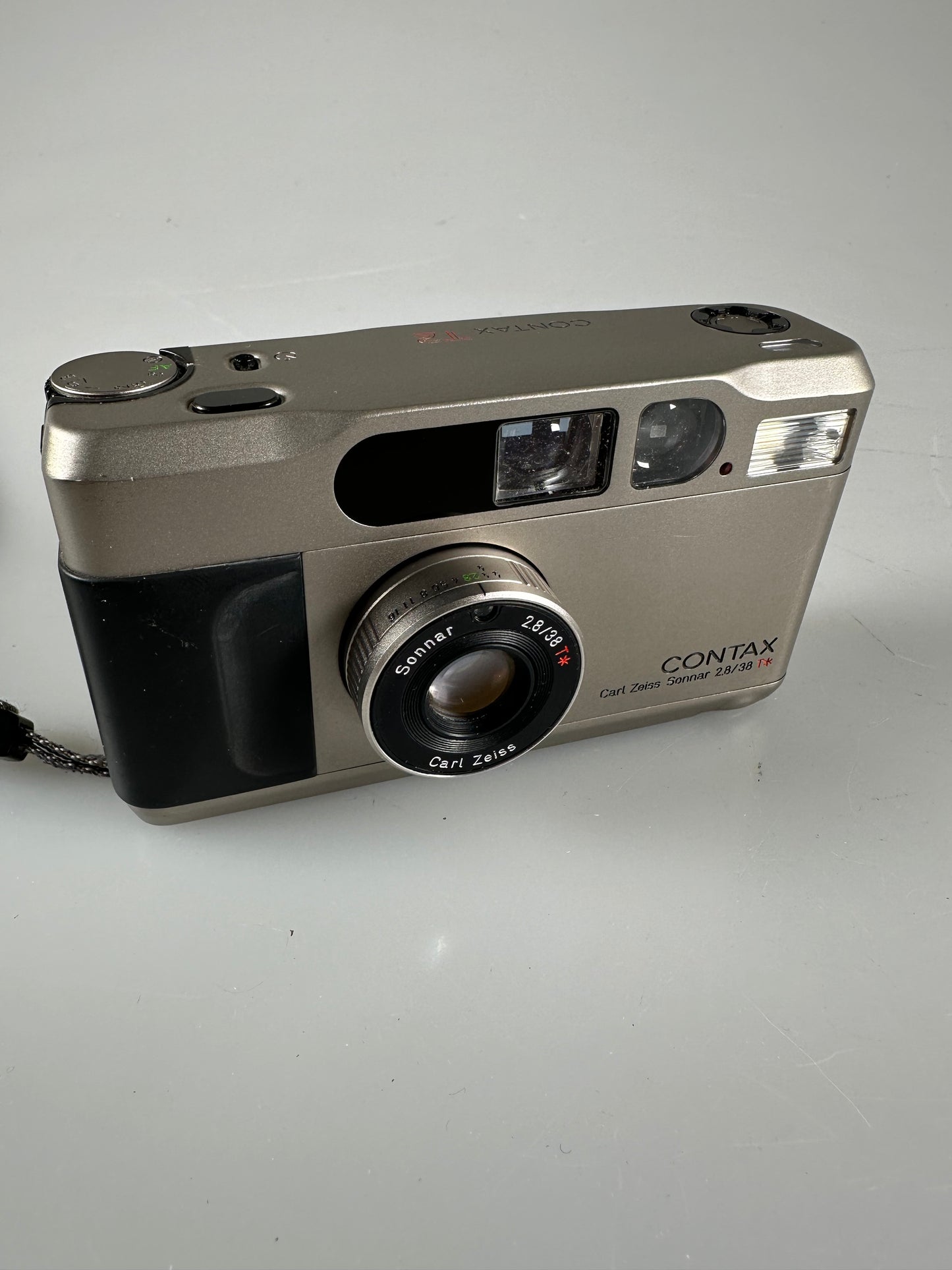 CONTAX T2 Point ＆ Shoot 35mm Film Camera