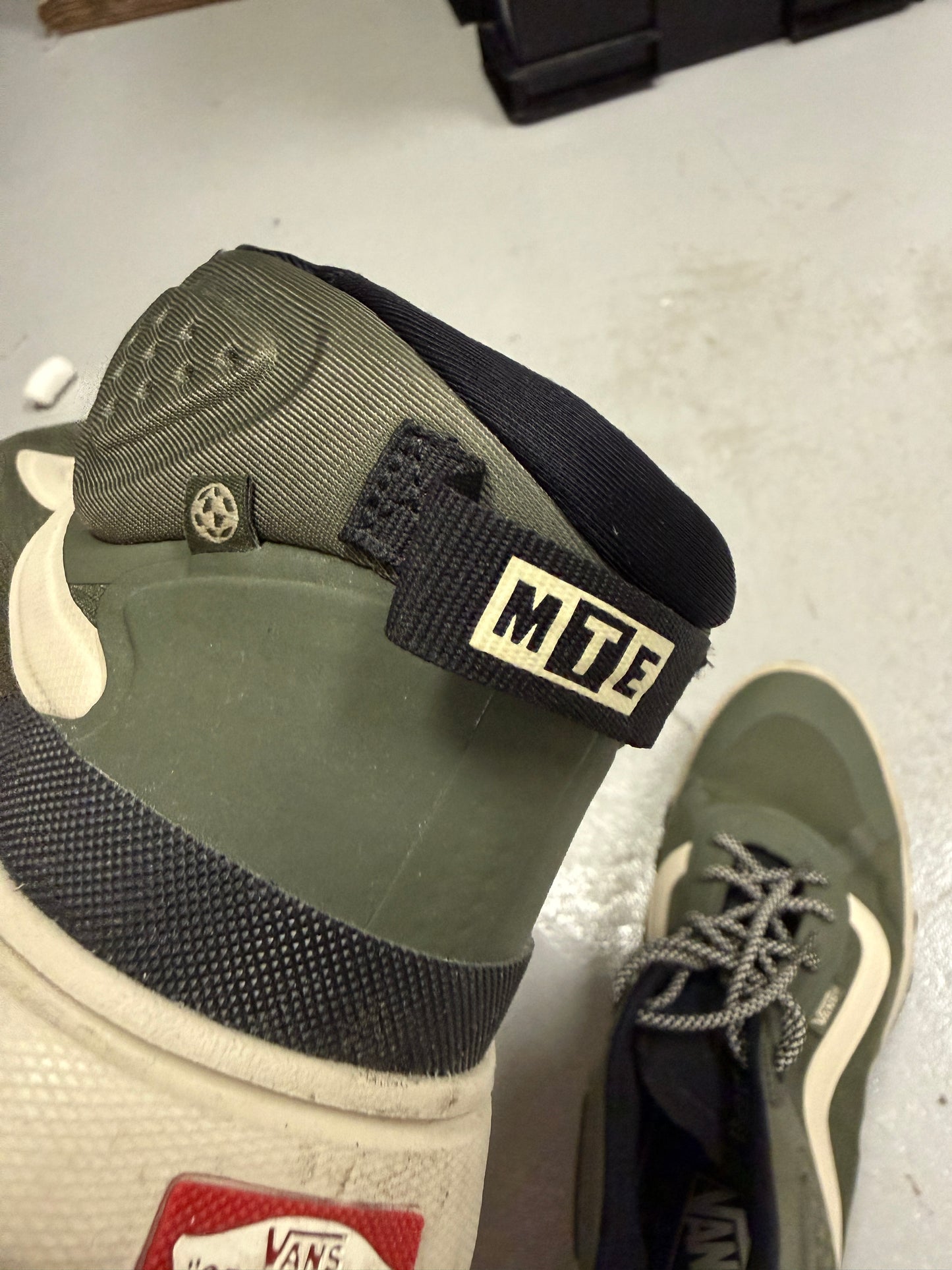 Vans Crosspath Mid MTE Shoes Men Sz 11.5 olive green Waterproof Sneaker