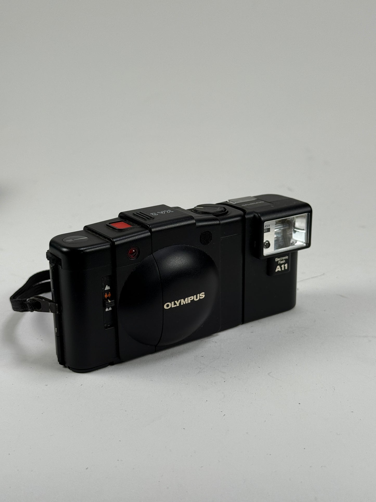 Olympus XA2 35mm Rangefinder Camera 35mm f3.5 with A11 flash