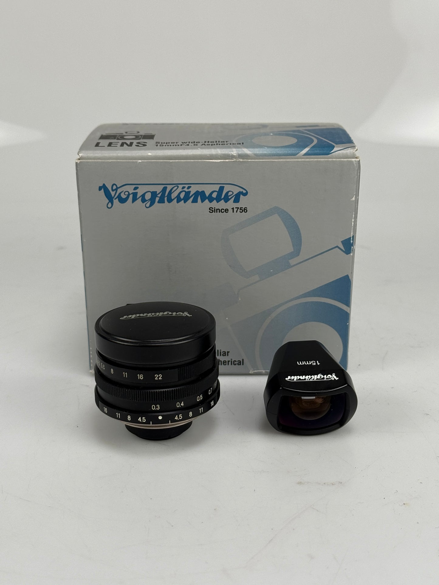 Voigtlander Super Wide-Heliar 15mm f4.5 Aspherical Lens L39 LTM with finder