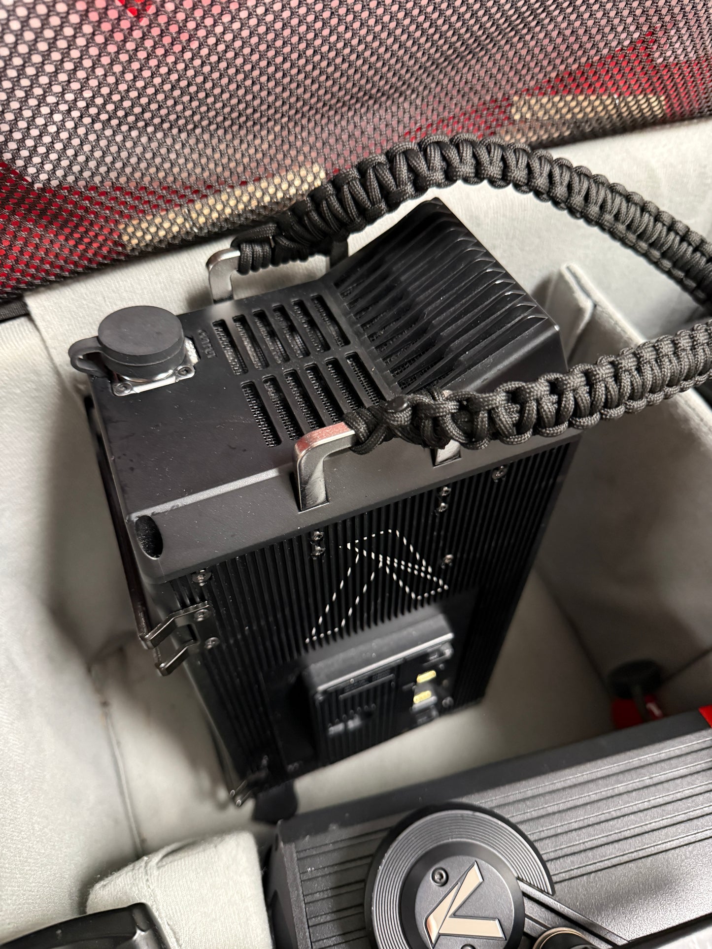 Aputure LS 600d Pro Bi-Color LED Monolight (V-Mount) w/ Fresnel F10