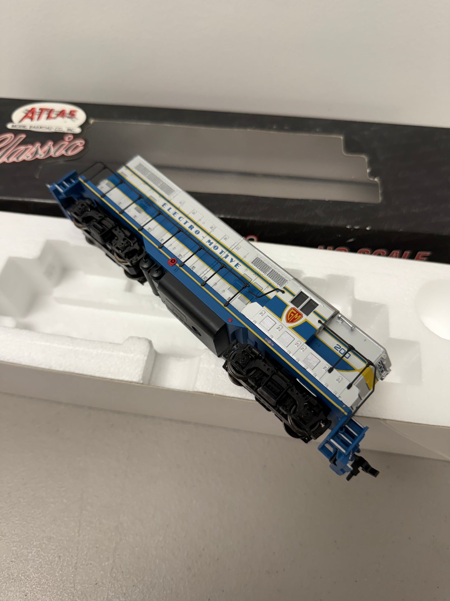 HO Scale Atlas Classic 8409 EMD Demonstrator GP7 Diesel #200 - DCC Ready