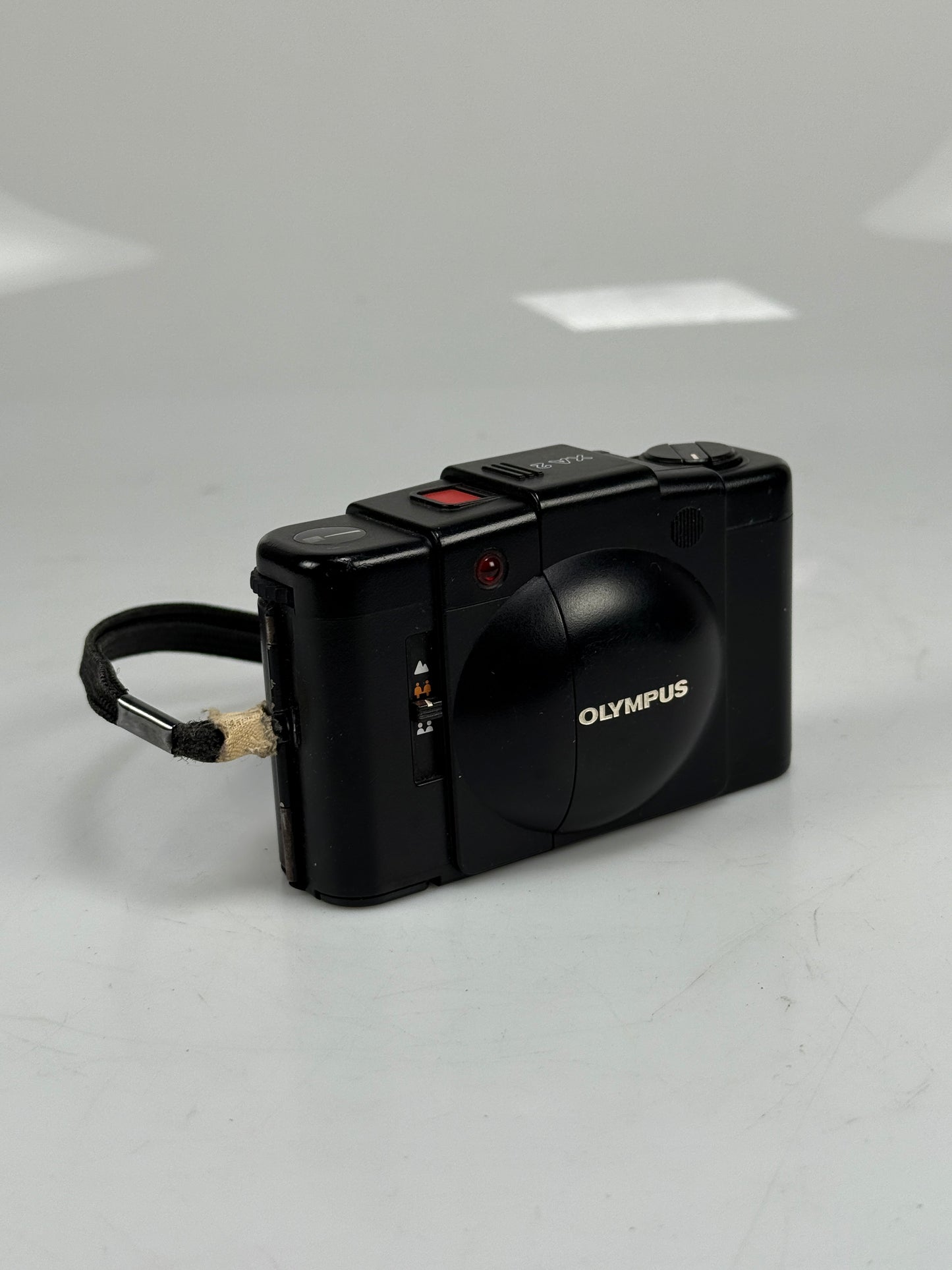 Olympus XA2 35mm Rangefinder Camera 35mm f3.5