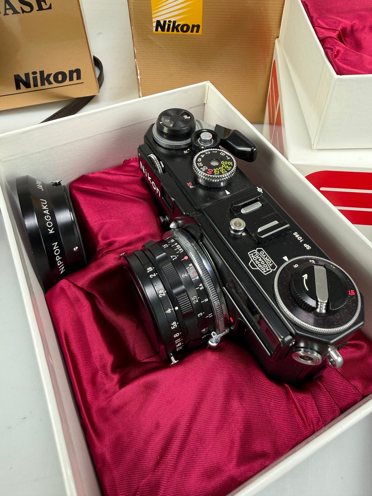 Nikon SP Limited Edition Black Body w/ 3.5cm 35mm f1.8 lens kit