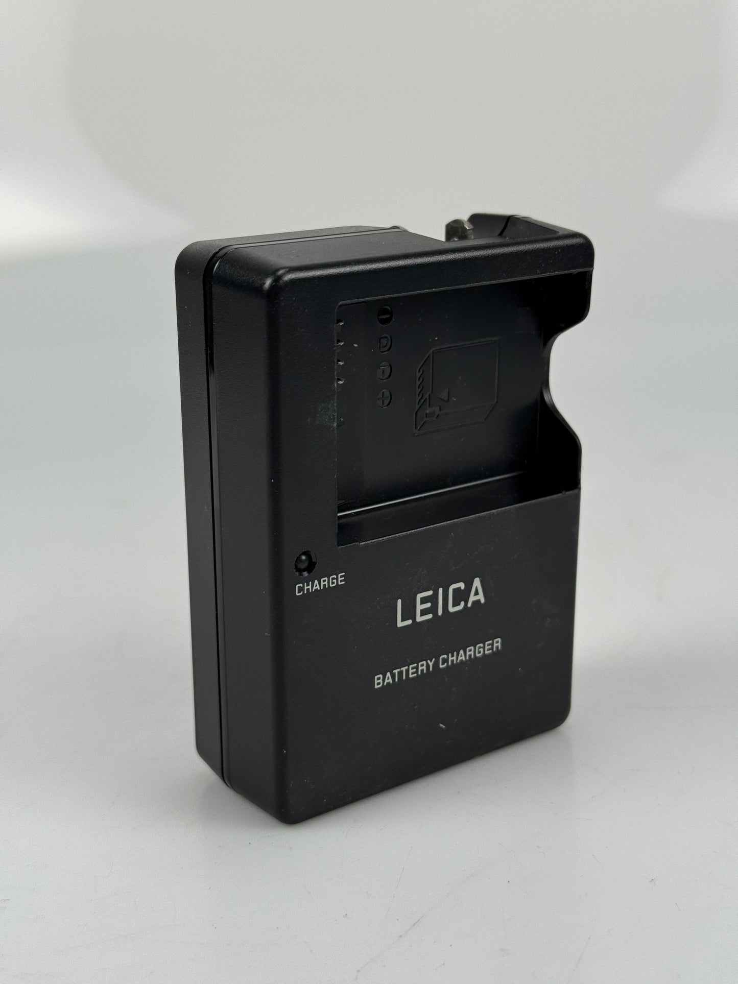 Leica OEM Battery Charger BC-DC 12 U For V-Lux 4