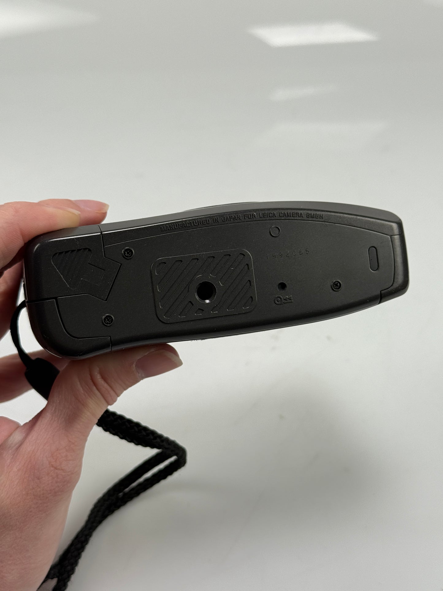 Leica Mini Zoom 35mm Film Camera with 35-70mm Vario-Elmar Lens