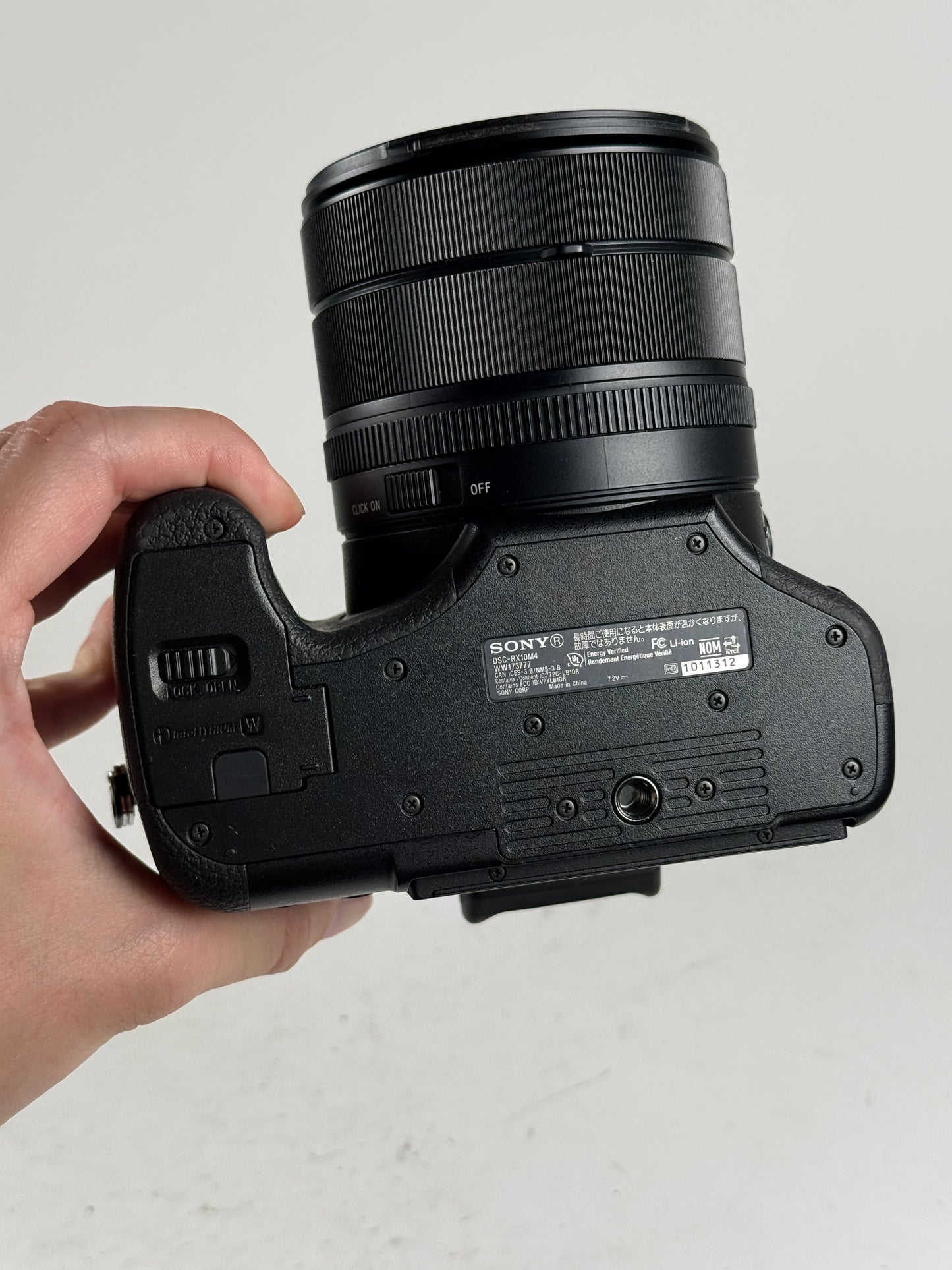 Sony Cyber-Shot DSC-RX10 IV 20.1MP Digital Camera w/25x Zoom