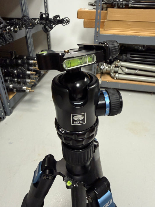 Sirui W-2204 W2204 4-Section Waterproof Carbon Fiber Tripod, w/ K-20X head