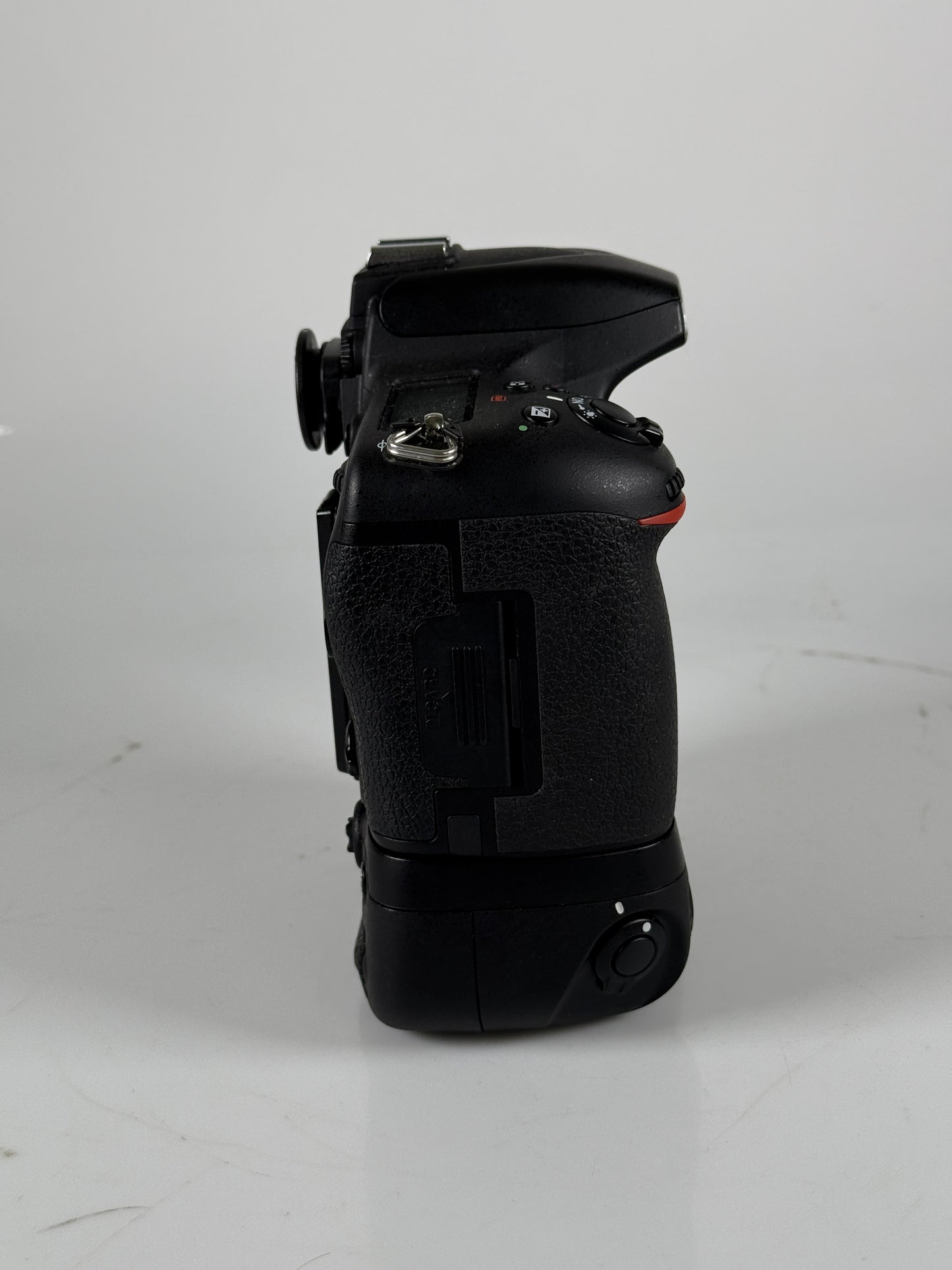 Nikon D750 24.3MP FX Digital Camera Body with grip