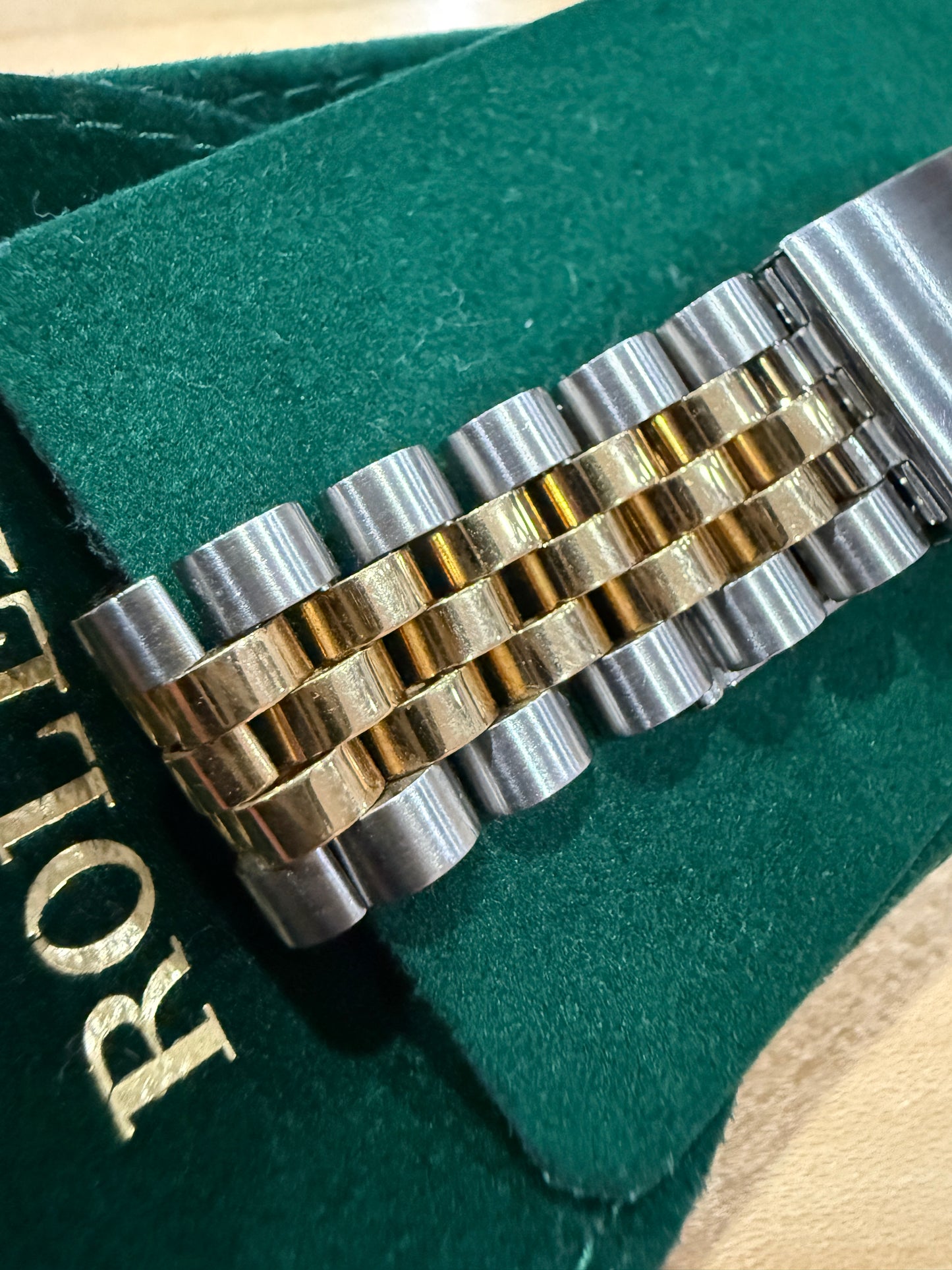 ROLEX Men’s Datejust 16233 18K Gold Steel Two Tone  Silver Dial Jubilee Watch