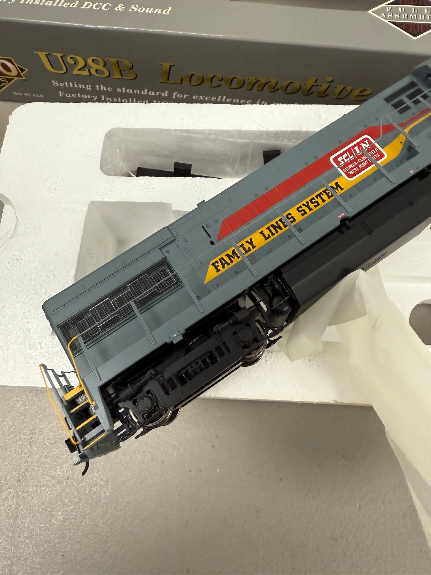 Proto 31375 U30B 2000 series locomotive HO family lines system 5536 sound & DCC