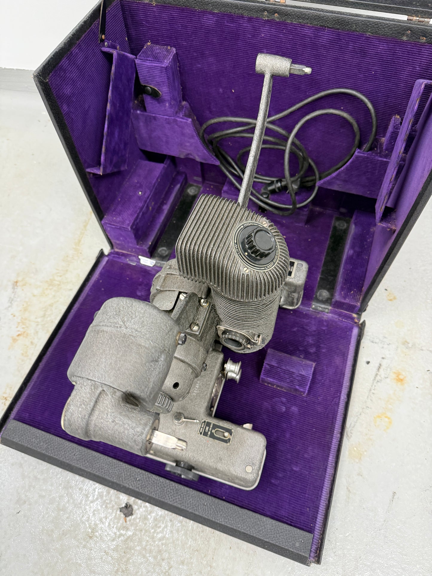 Filmo Bell Howell Model 130 16mm Film Projector – RARE