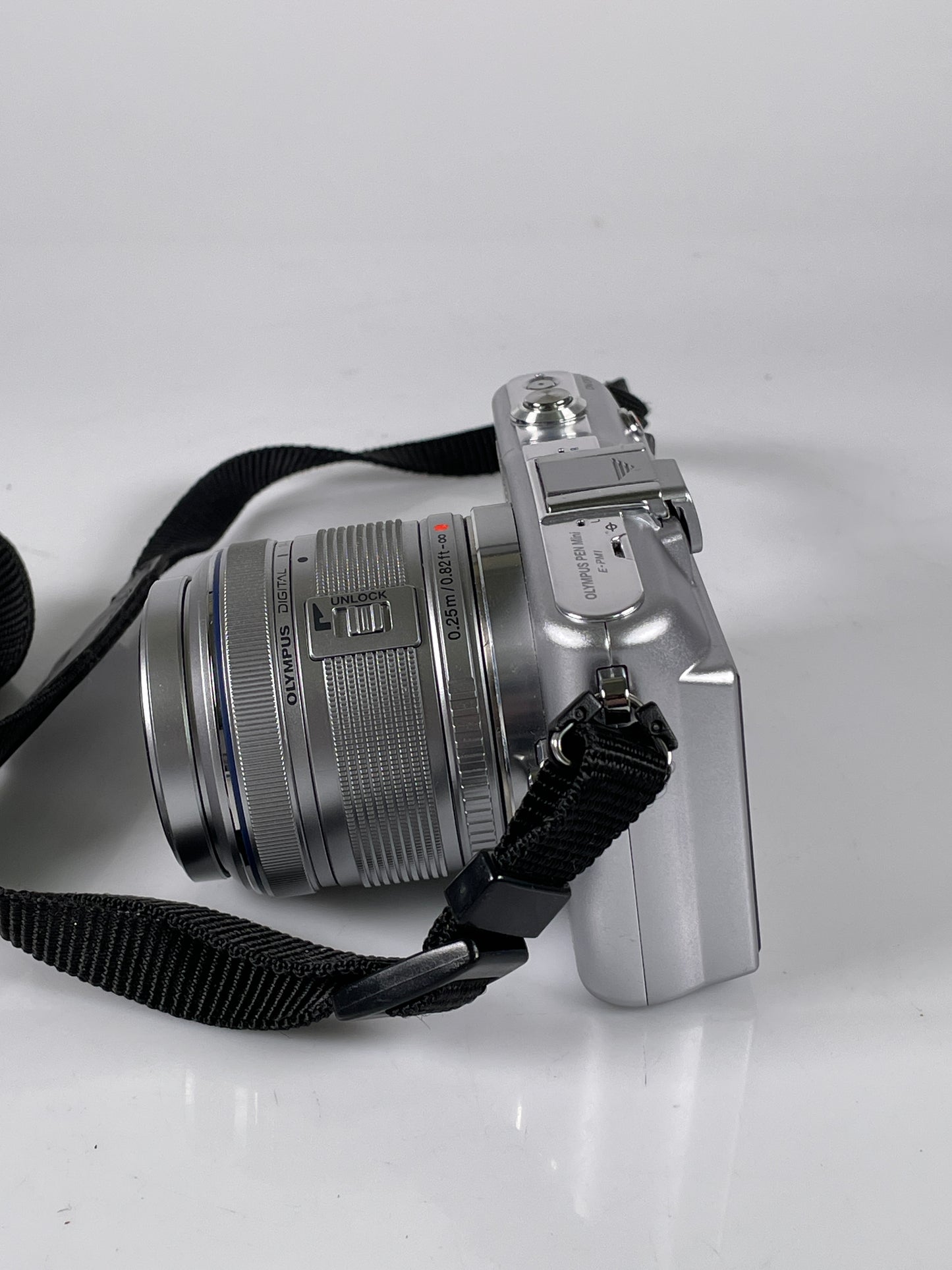 OLYMPUS PEN E-PM1 Mirrorless DSLR Camera + 14-42mm Lens kit white