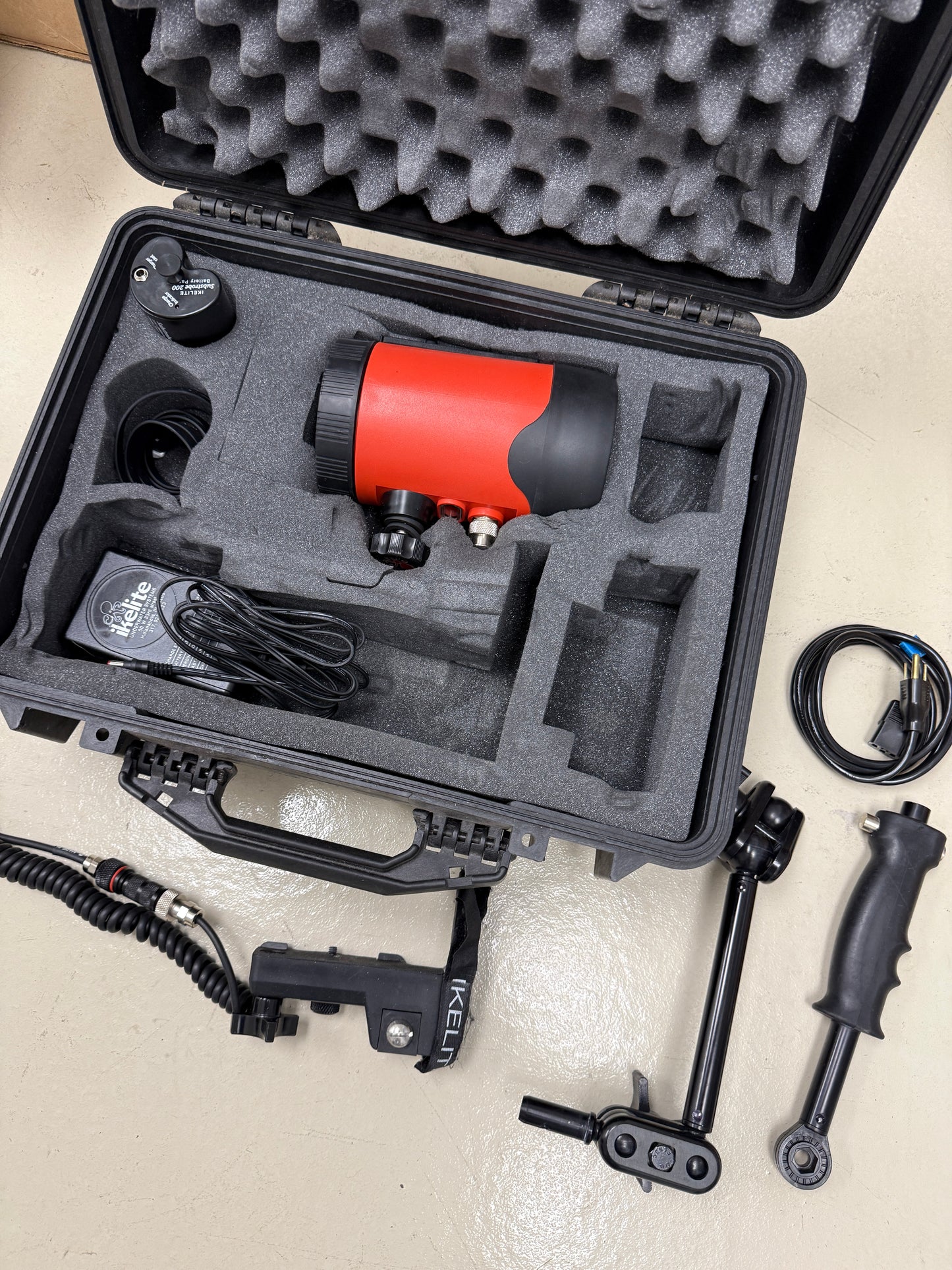 IKELITE 200 Substrobe FOR NIKONOS V underwater light + CASE