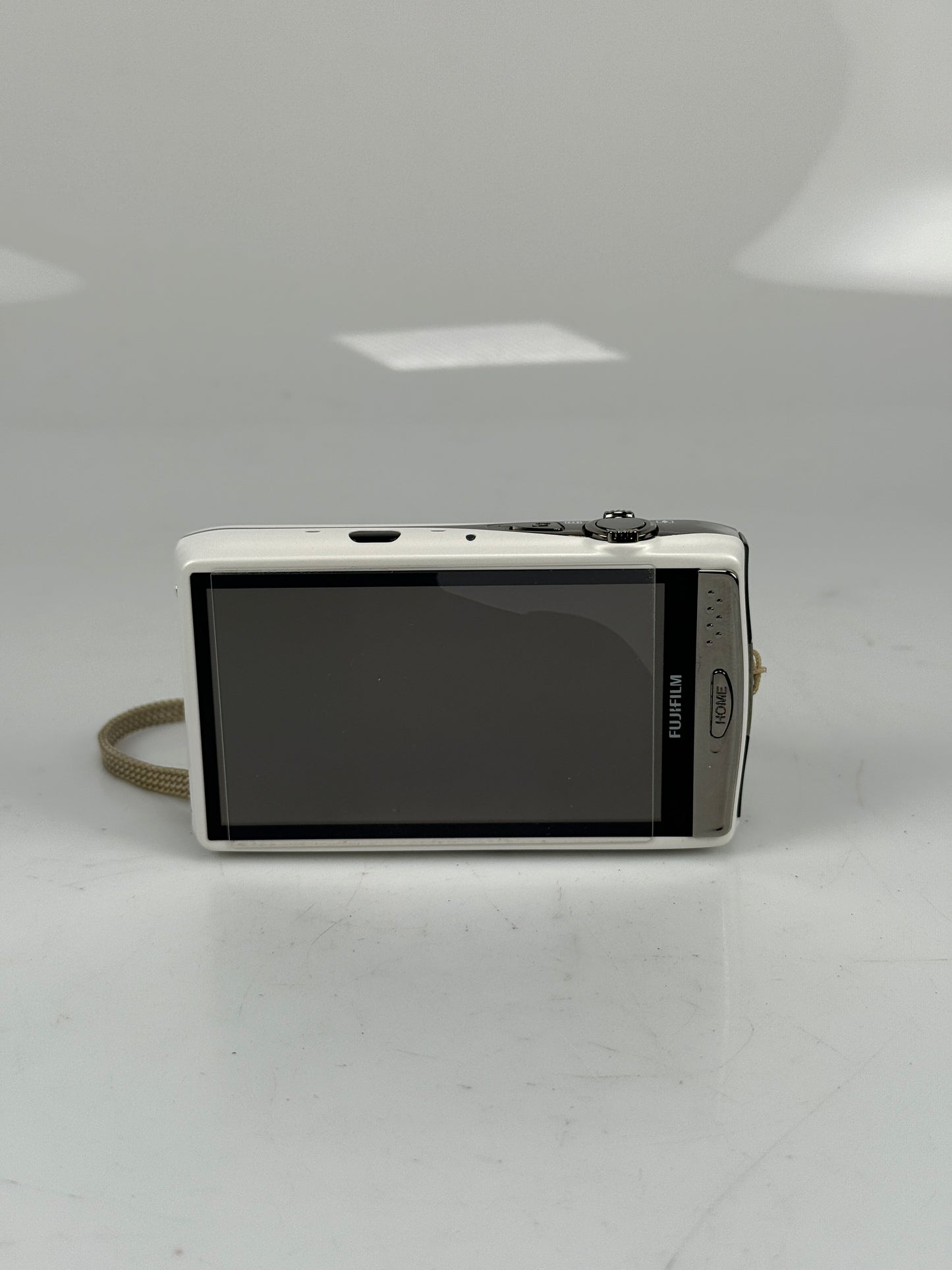 FUJIFILM FinePix Z900EXR 16.0MP Compact Digital Camera White