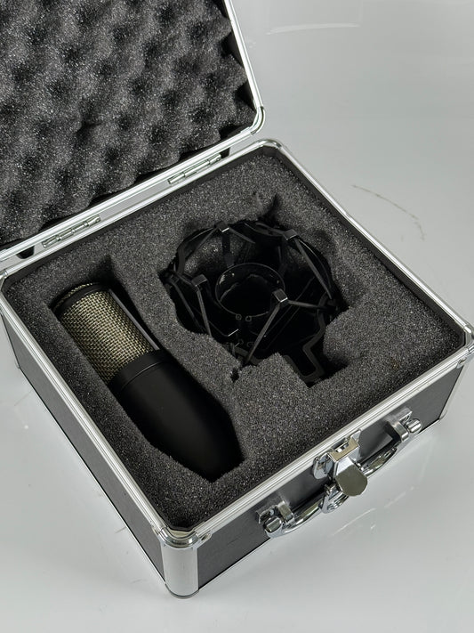 AKG P220 High-Performance Large Diaphragm True Condenser Microphone