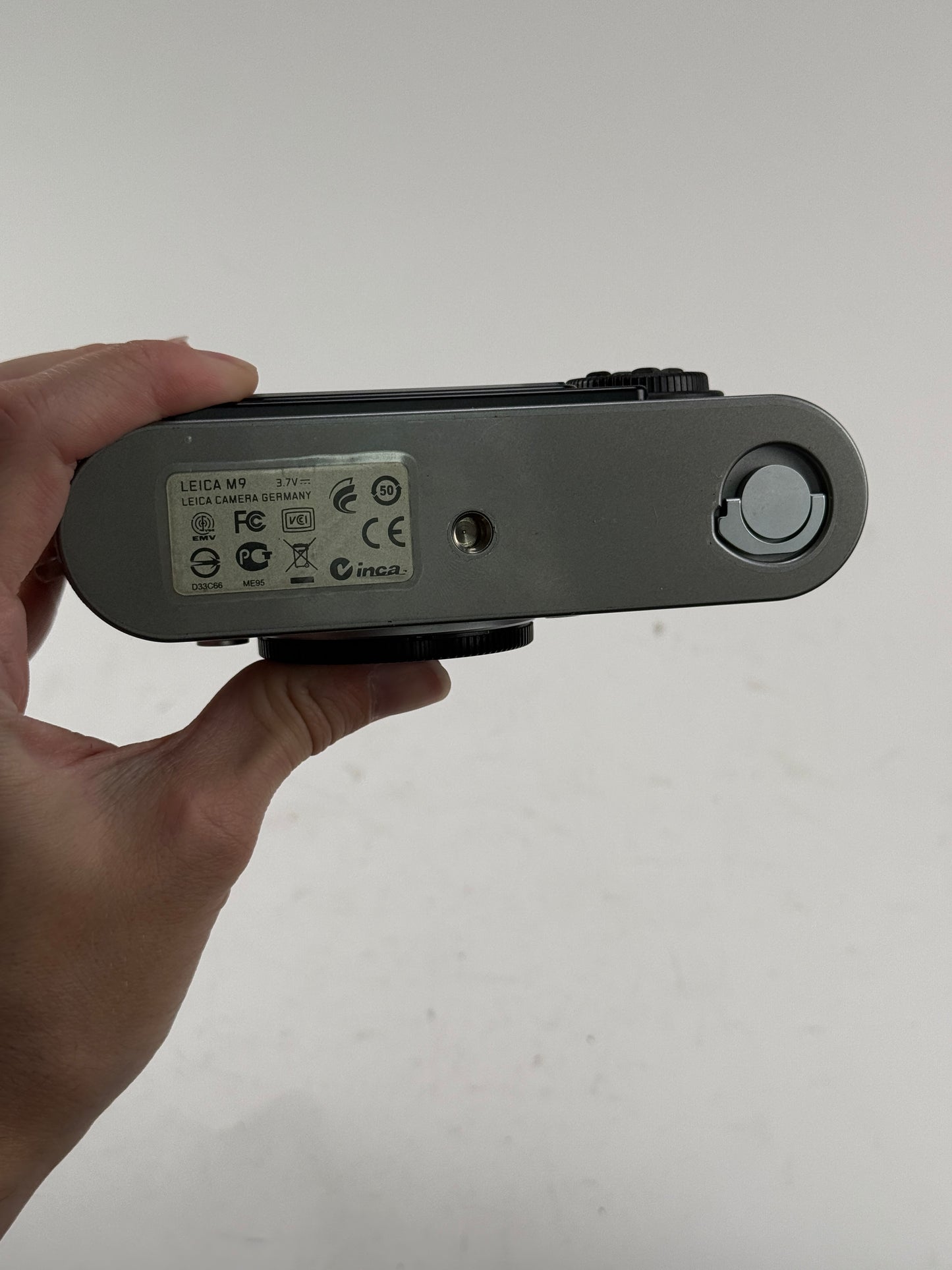 Leica M9 18.0MP Digital Rangefinder Camera Silver Grey