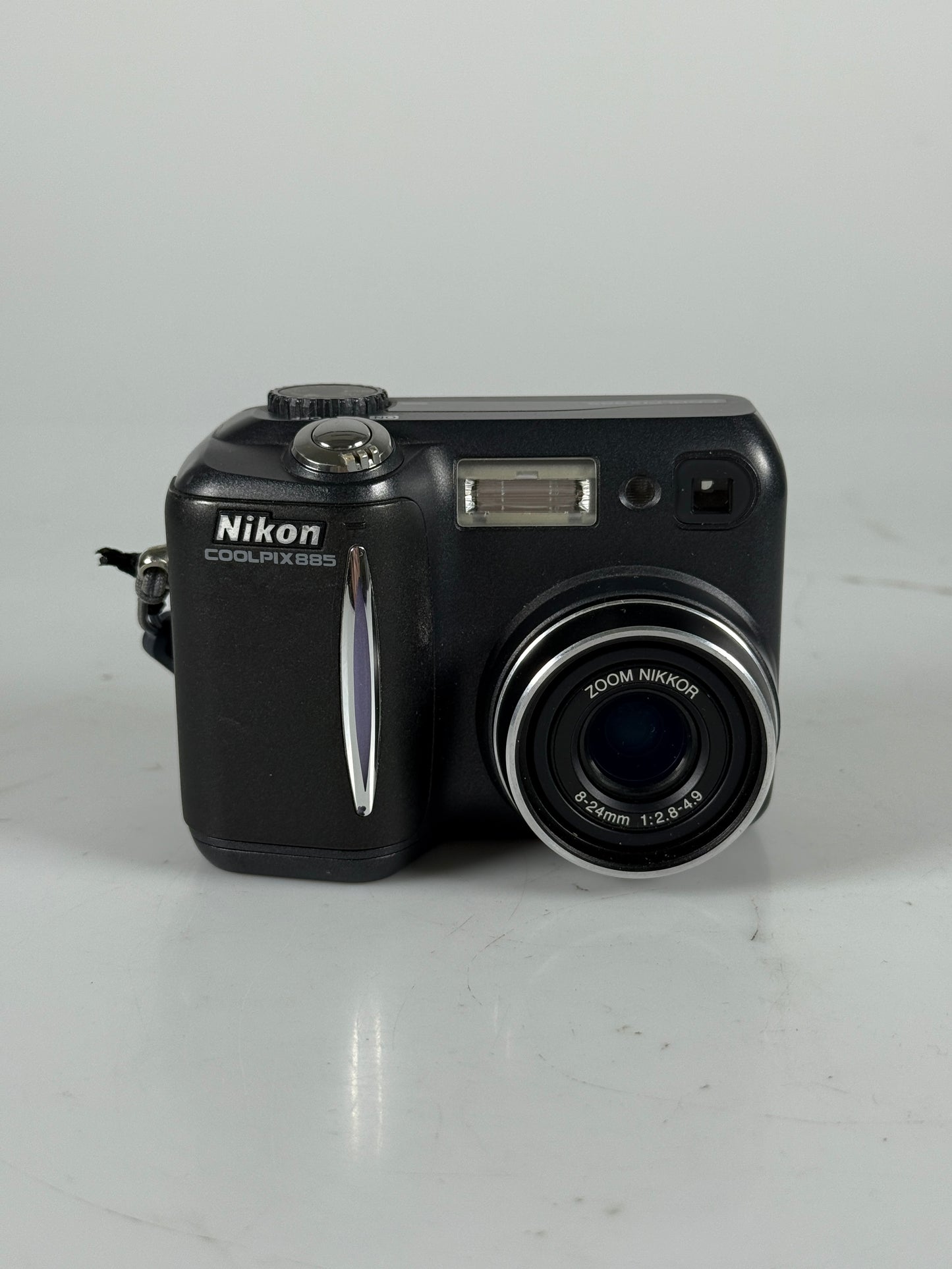 Nikon Coolpix 885 3.2MP Digital Camera (Camera + Battery/Charger)