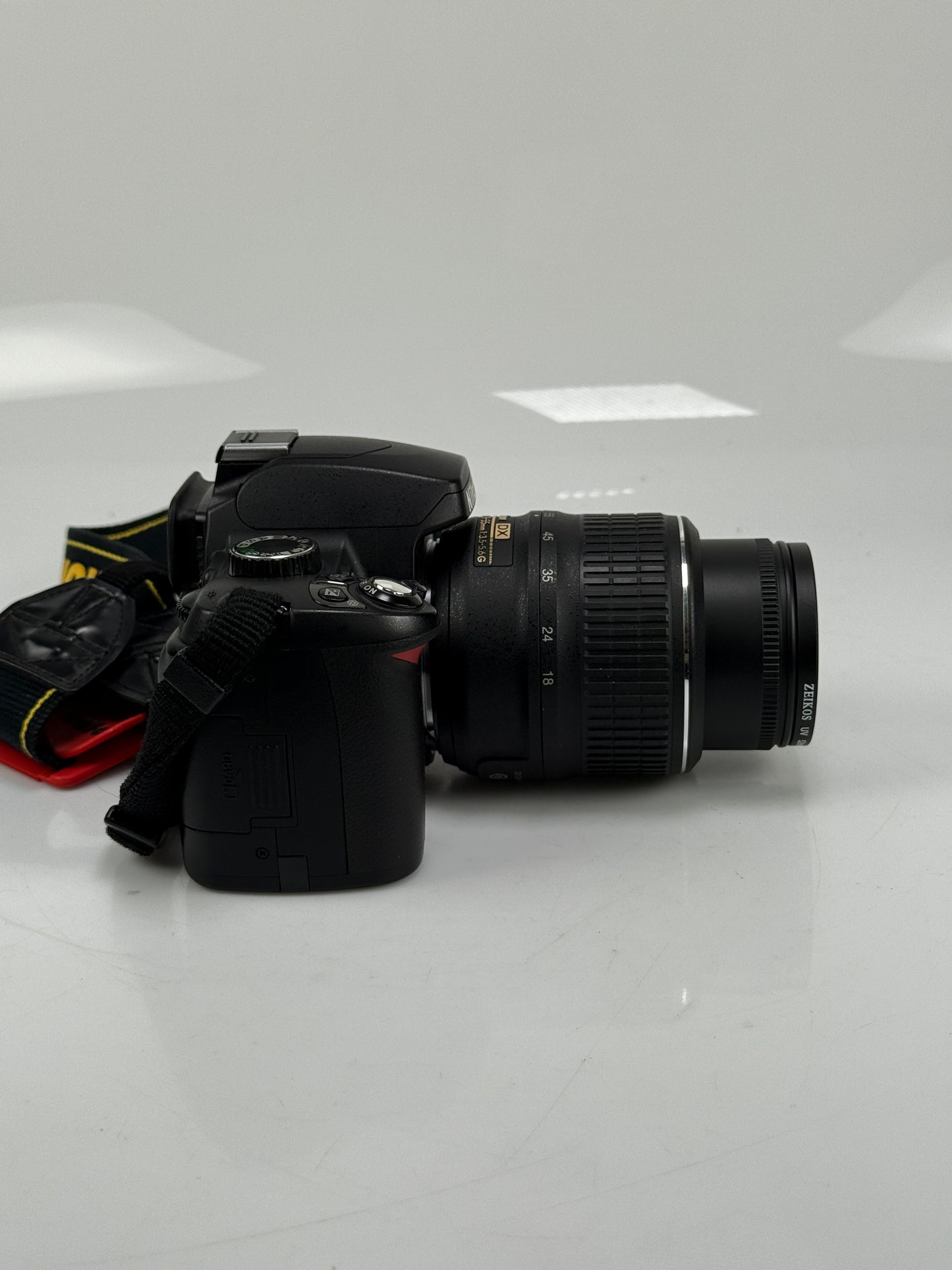 Nikon D D60 10.2MP Digital SLR Camera - Kit with 18-55mm f3.5-5.6 VR Lens
