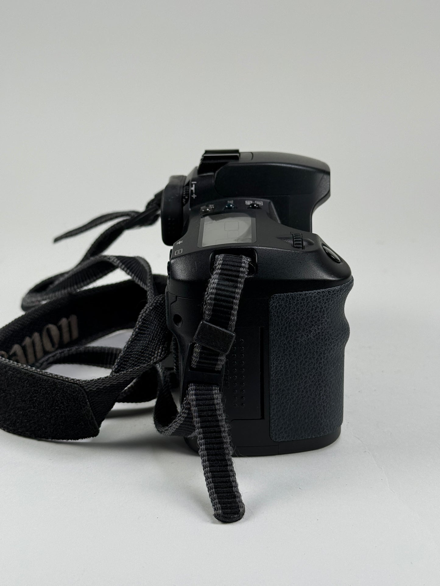 Canon EOS D30 3.1 MP Digital SLR Camera Body