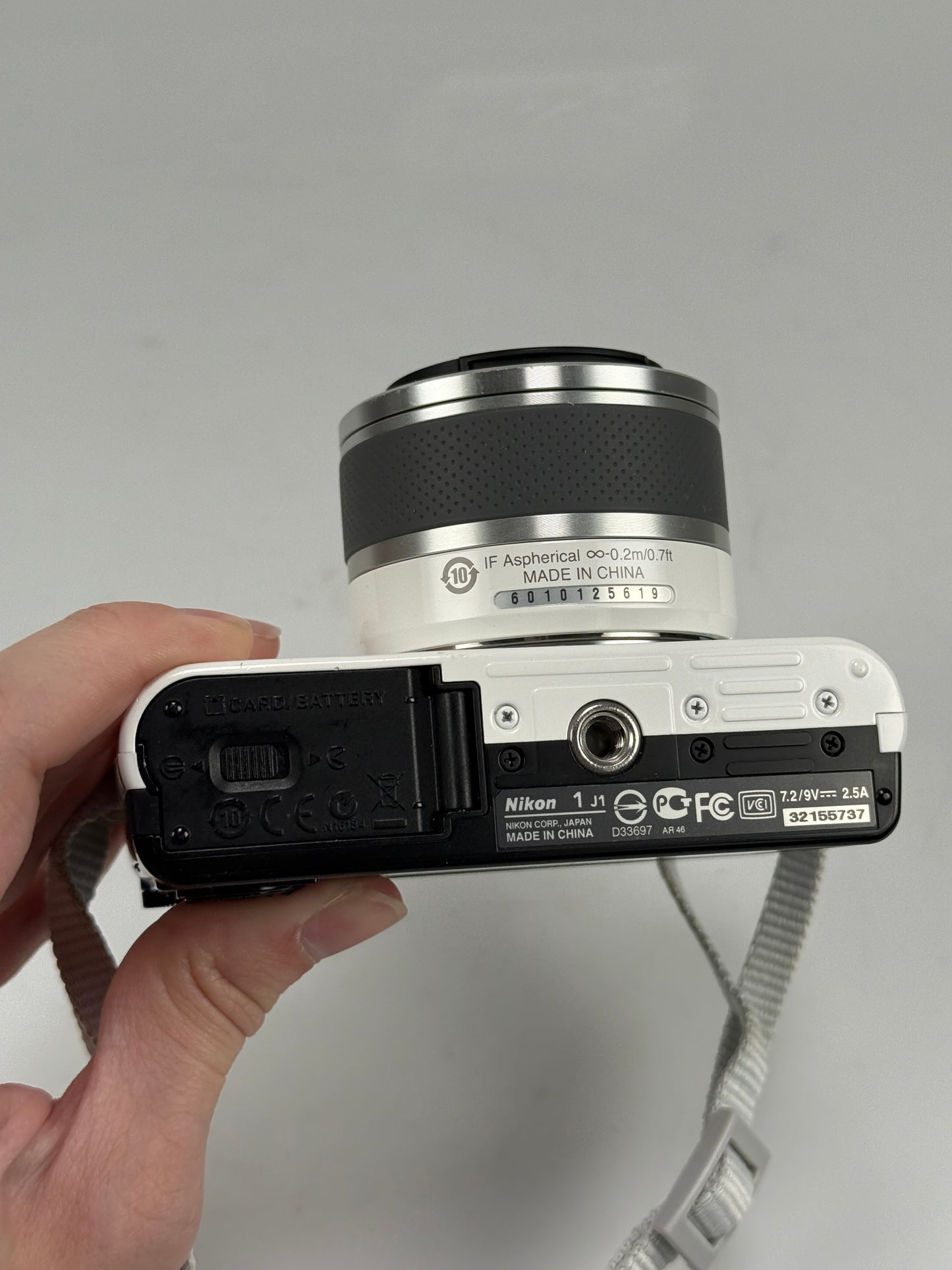 Nikon 1 J1 10.1MP Mirrorless SLR Camera w/ 10-30mm Lens white