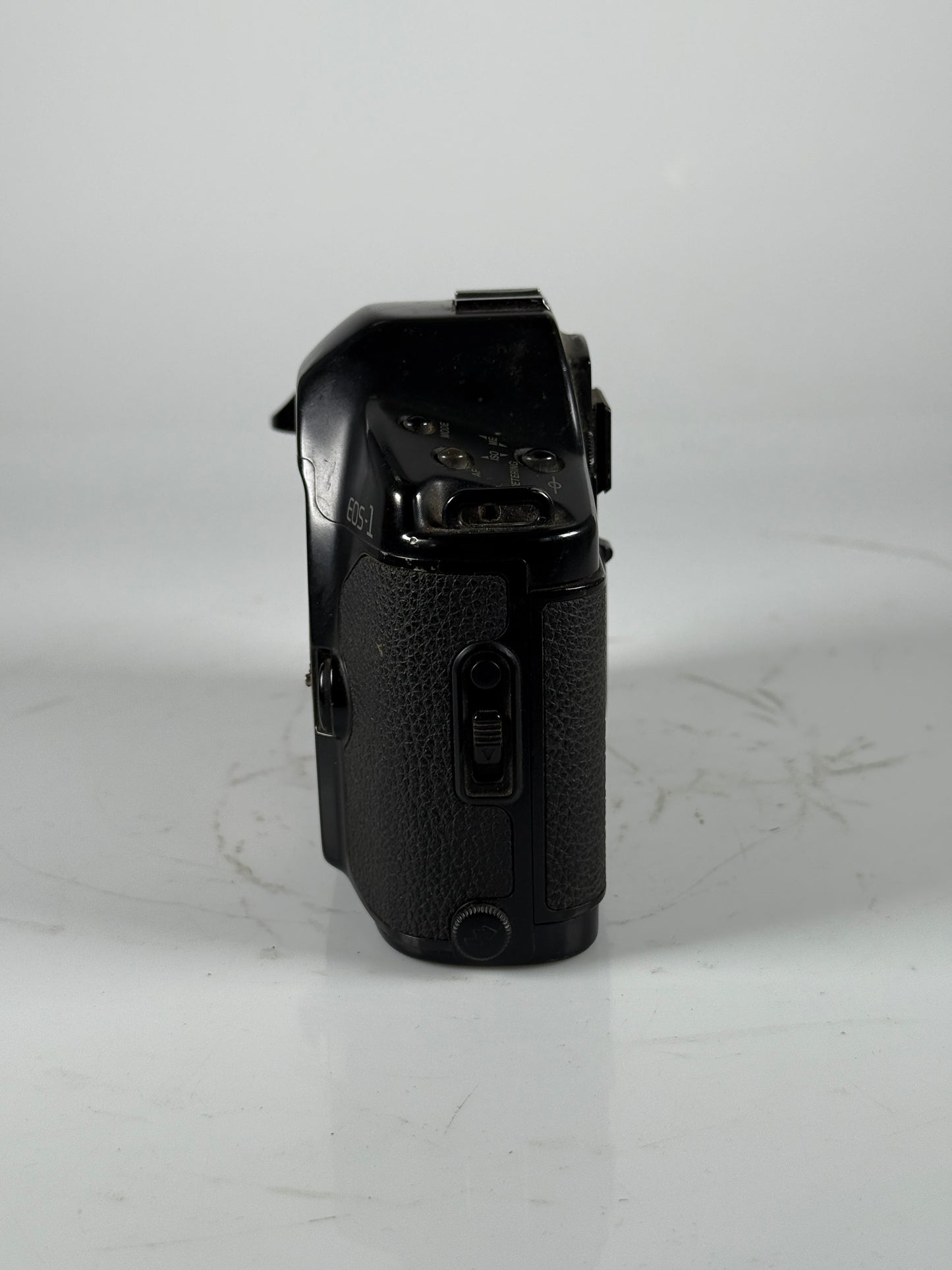 Canon EOS-1 SLR 35mm Film Camera Body
