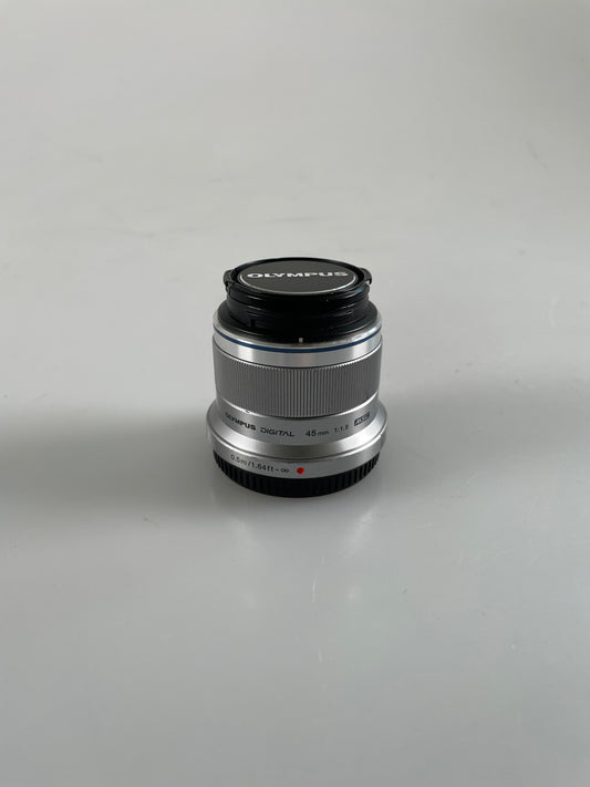 Olympus M.Zuiko Digital 45mm F1.8 Lens for Micro Four Thirds silver