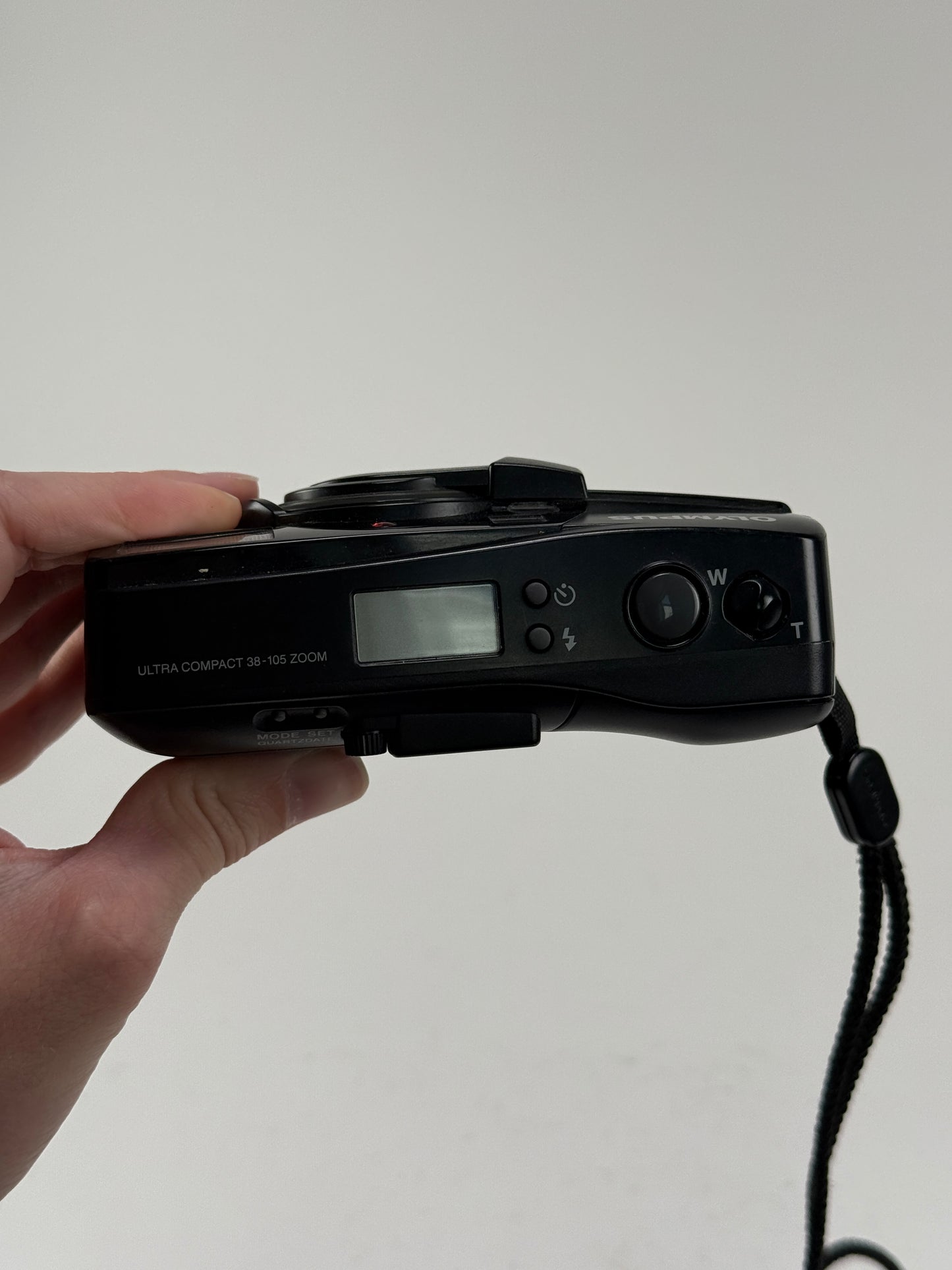 Olympus Accura Zoom 105 35mm Film Camera w/38-105mm Zoom