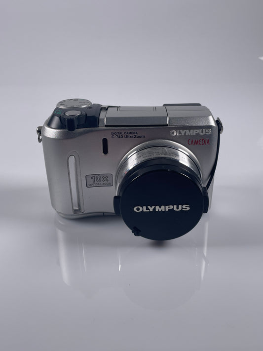 Olympus CAMEDIA C-740 Ultra Zoom 3.2MP Digital Camera - Silver