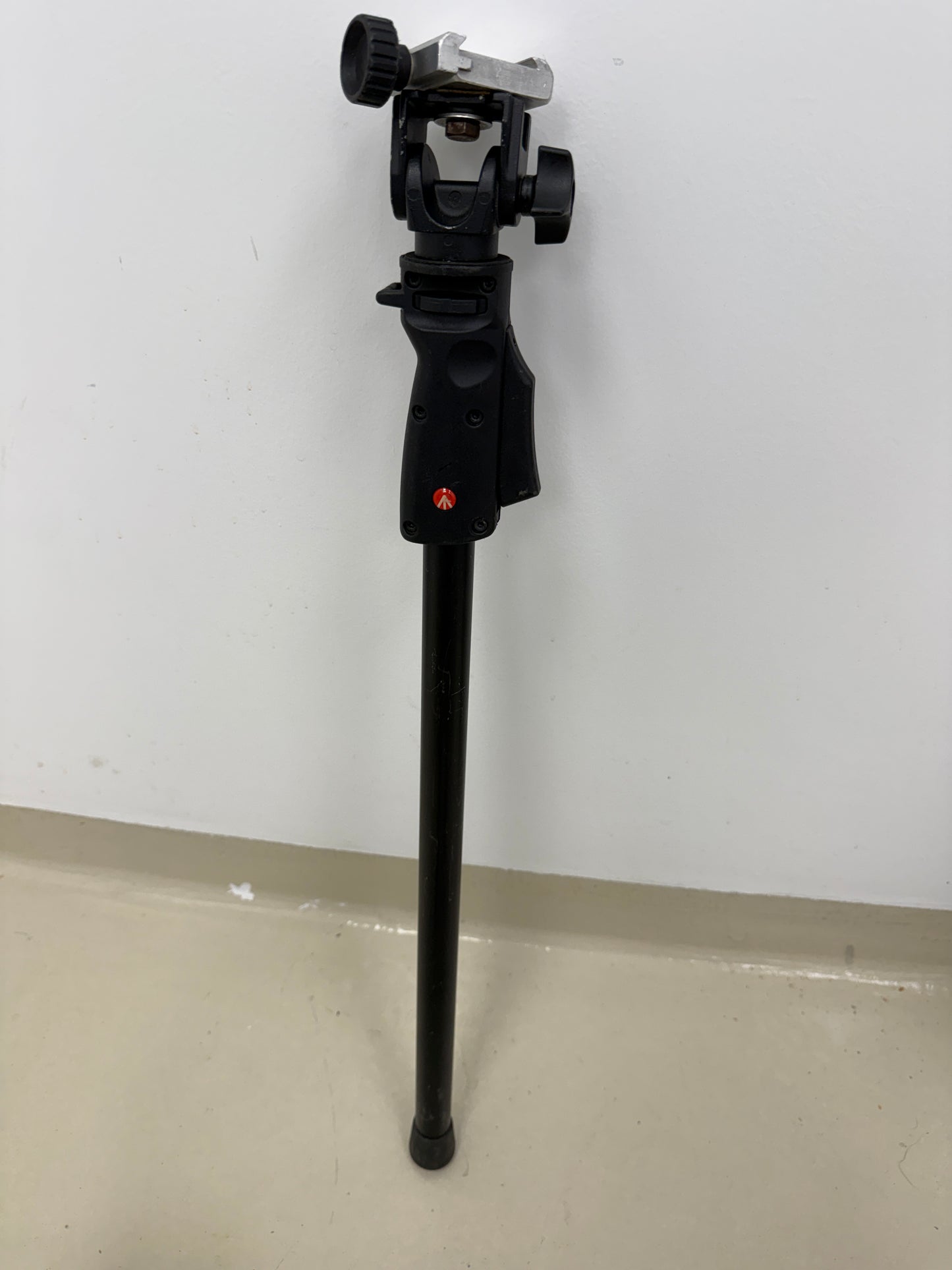 Manfrotto 3245 334B Bogen Automatic Grip Action Extendable Monopod w/ 3232 head