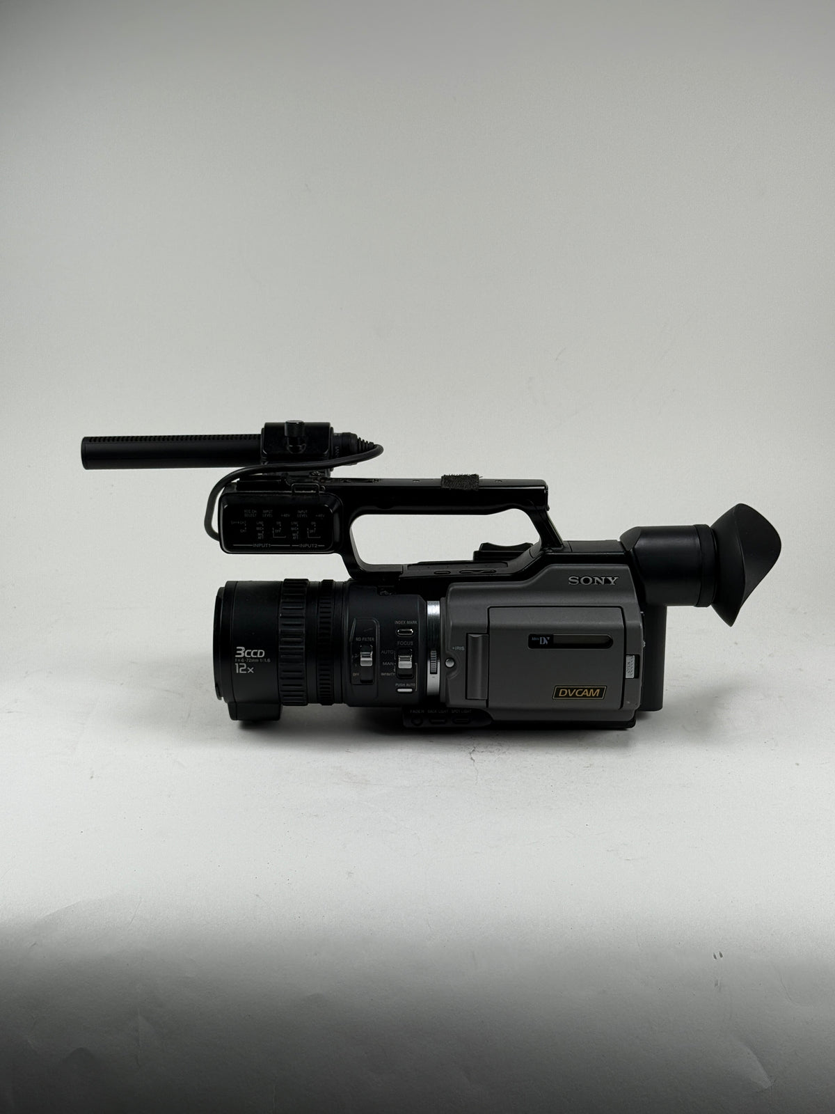 Sony DSR-PD170 DVCAM 3CCD MiniDV Professional Digital Camcorder W/Bag + USA