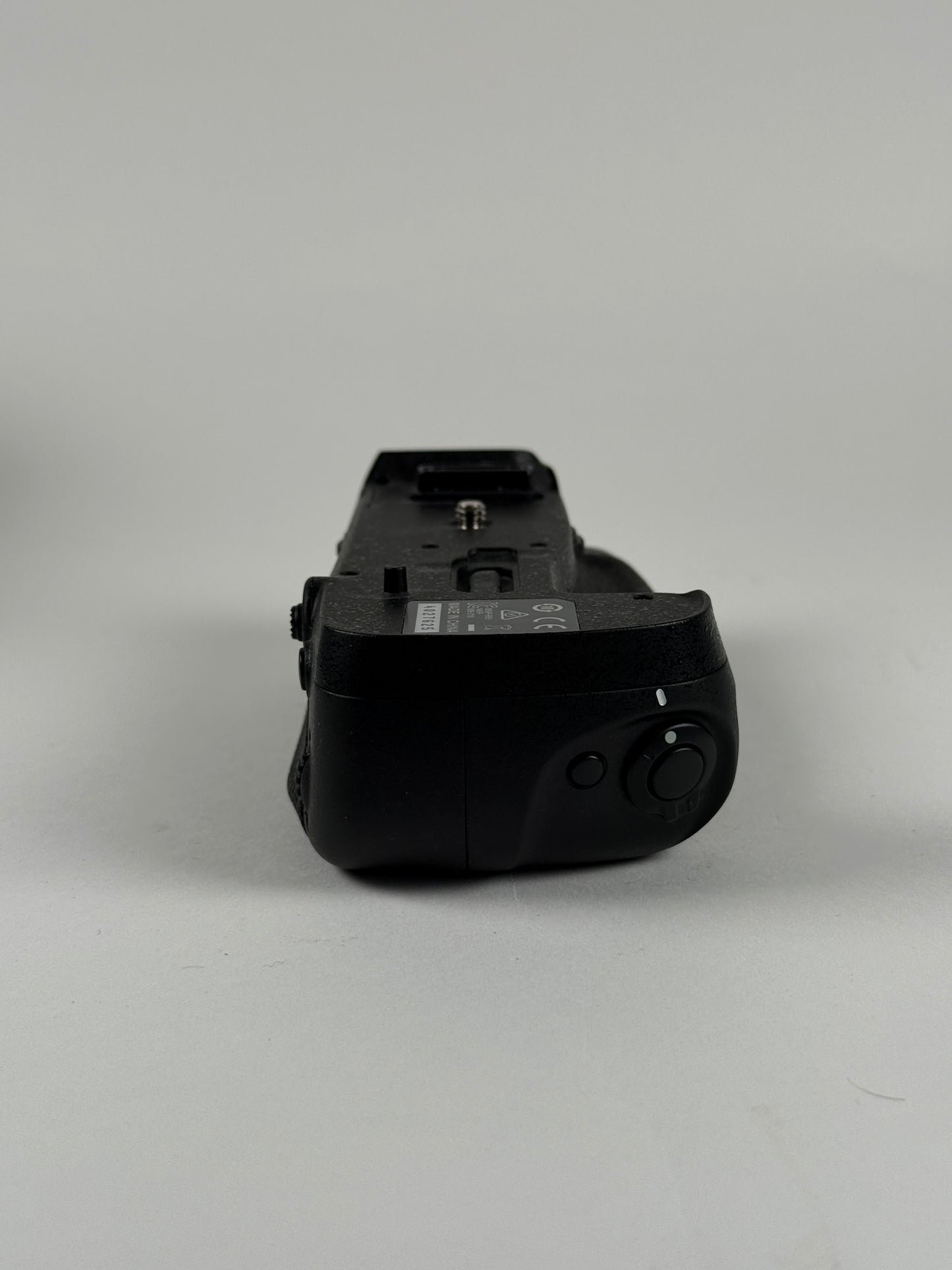Genuine OEM Nikon MB-D18 Multi Power Battery Pack Grip for D850