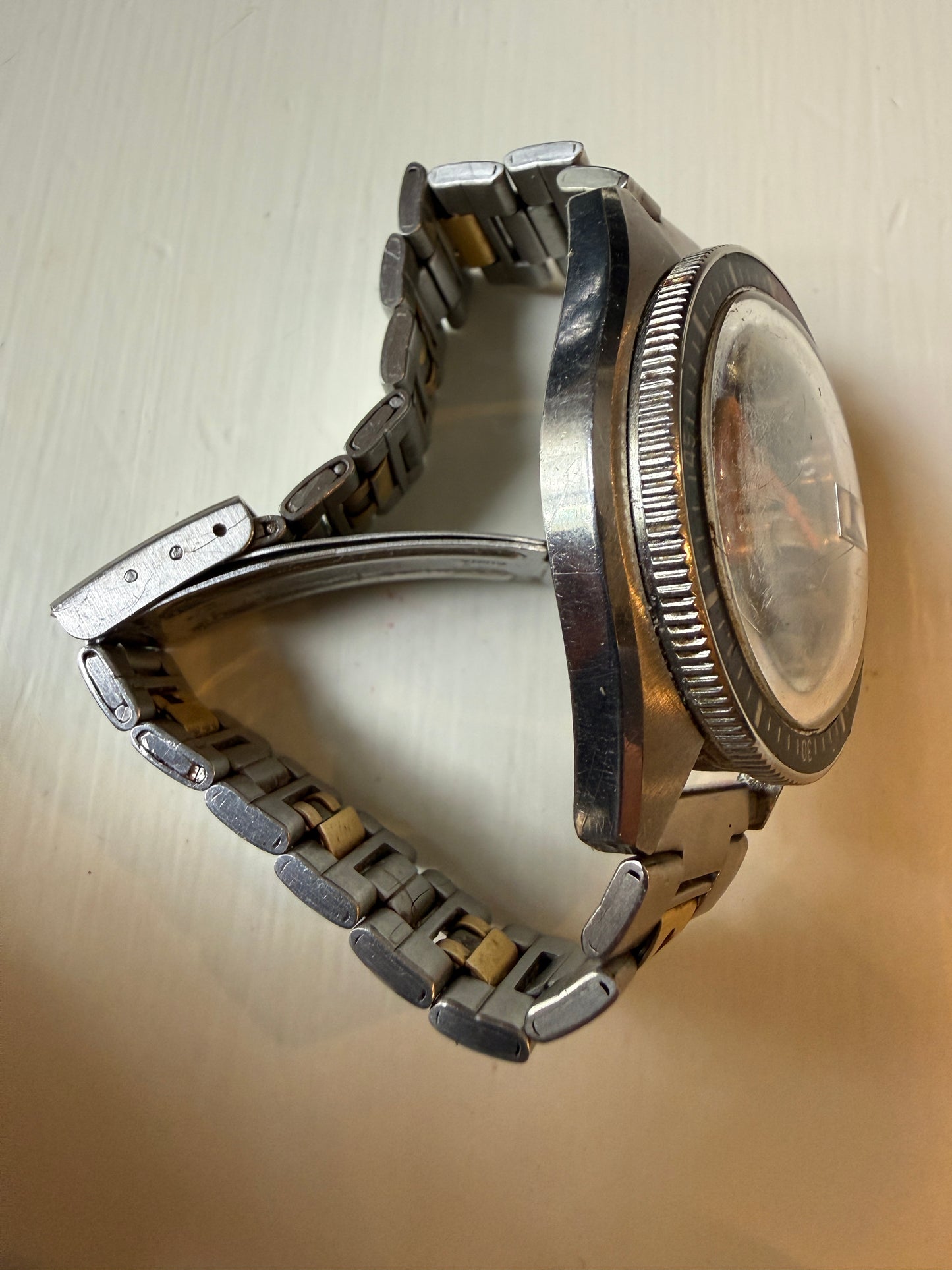 Vintage Bulova Accutron Dual-Day Quartz 666 Ft. Divers Model 8112 Swiss 40mm Devil Diver